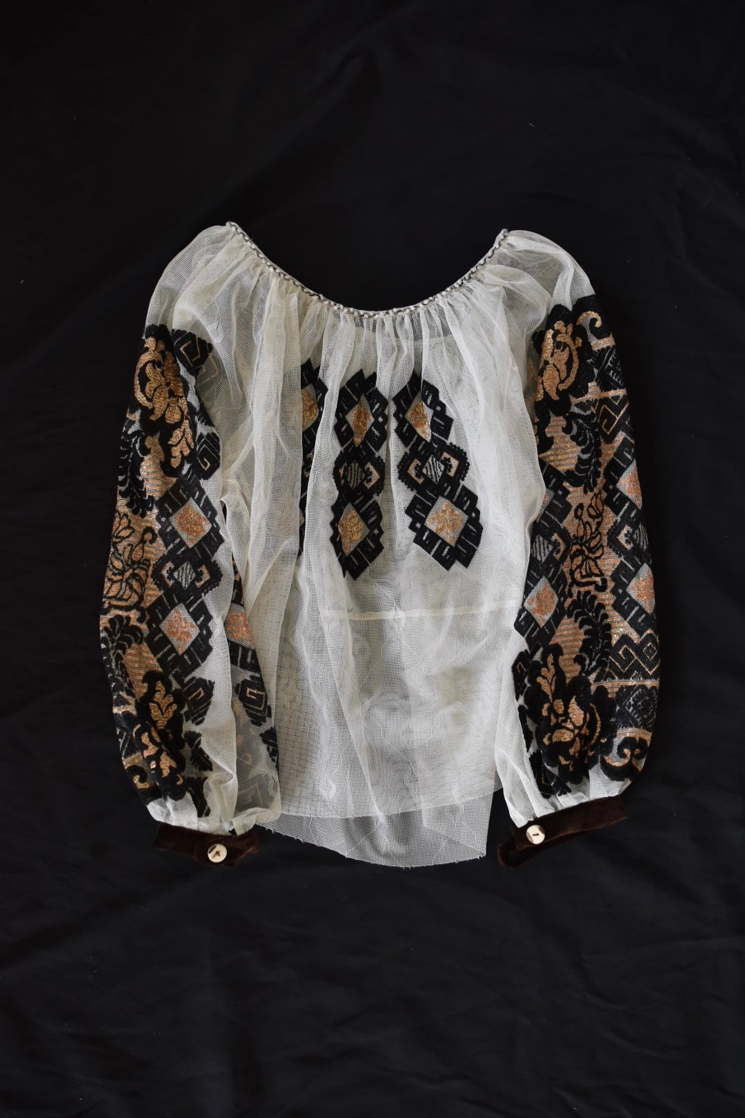 moderate vintage ルーマニアの刺繍ブラウス | physis (ピュシス)