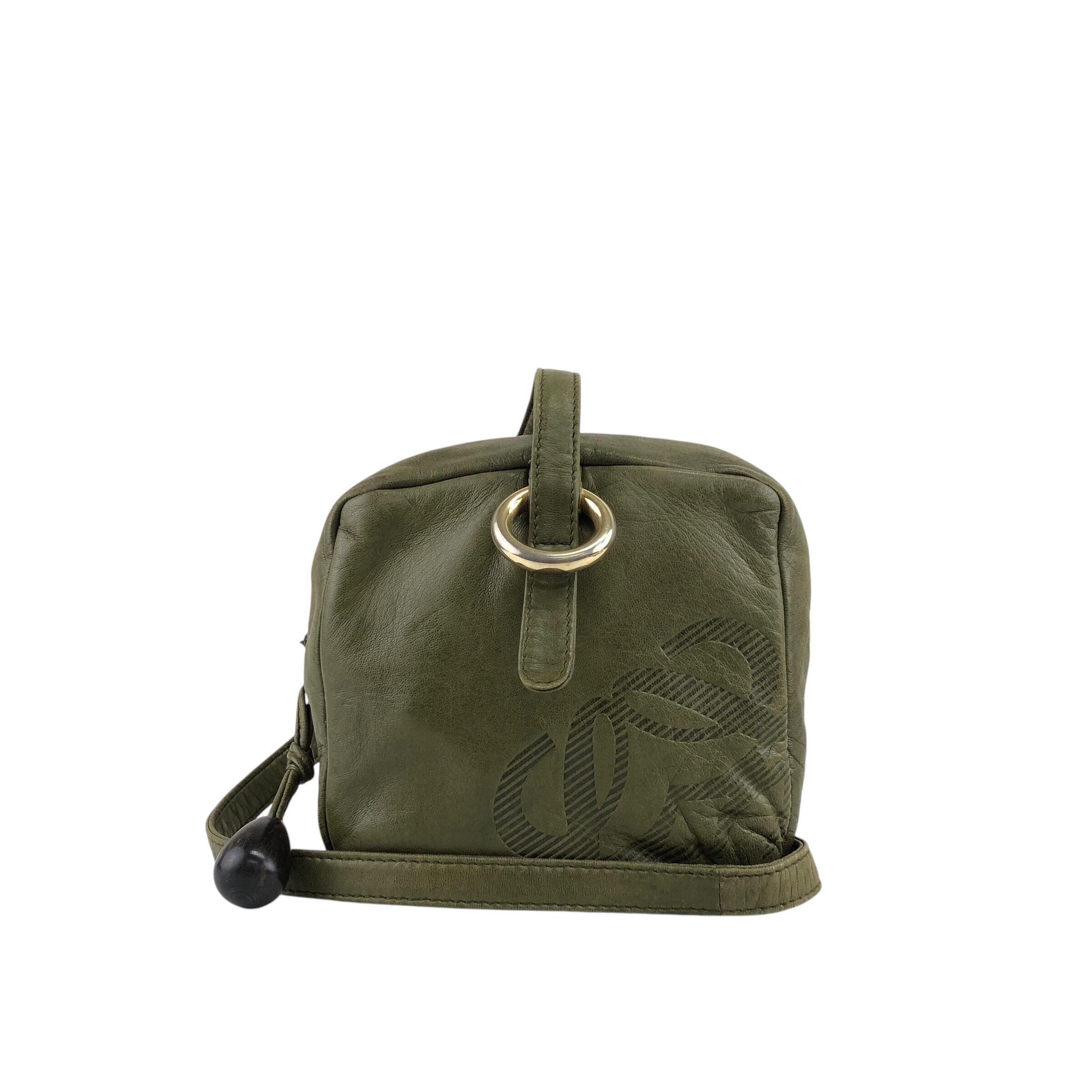 LOEWE ロエベ ショルダーバッグ カーキ アナグラム ナッパレザー