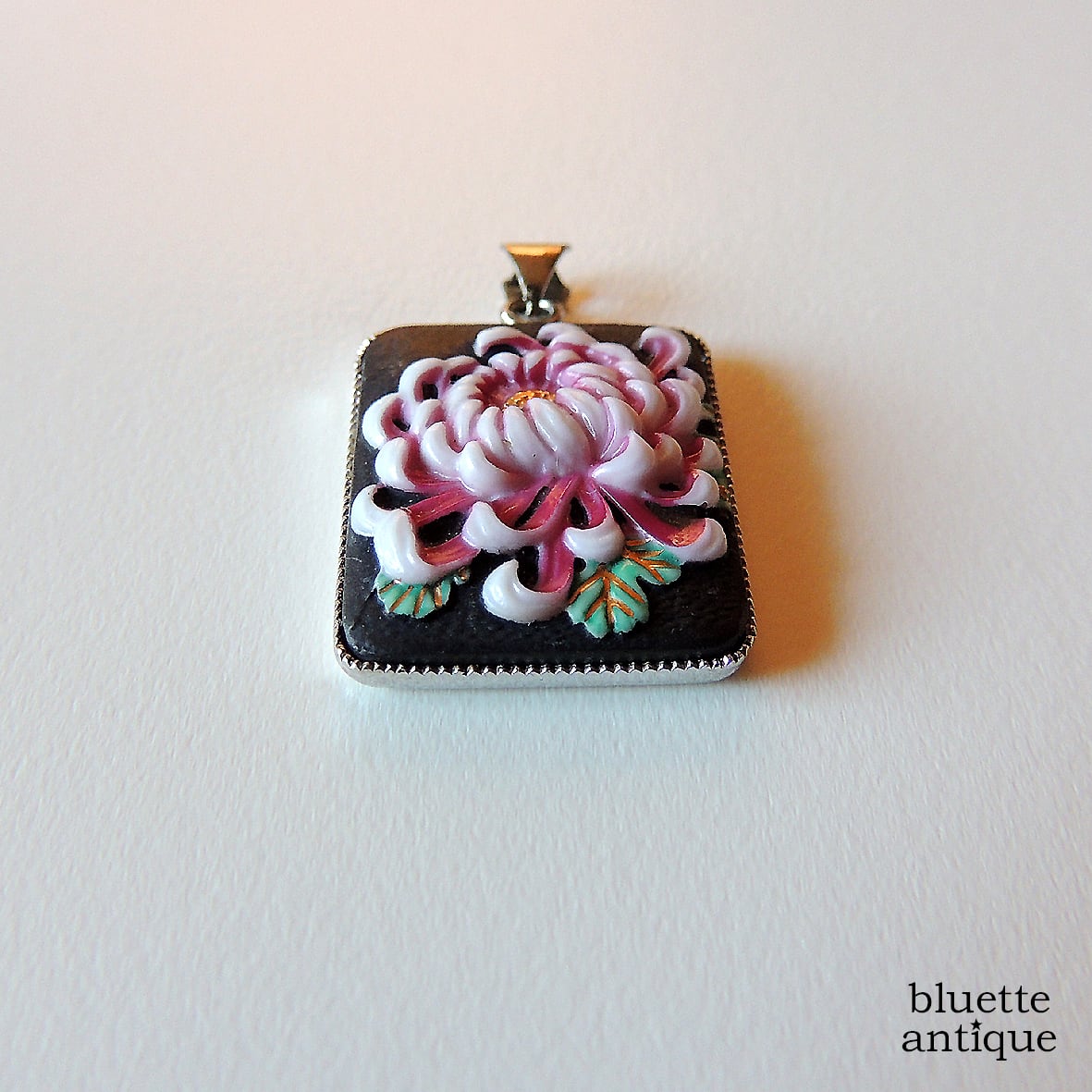 ヴィンテージ トシカネジュエリー 有田焼 大輪古典菊 ペンダントトップ