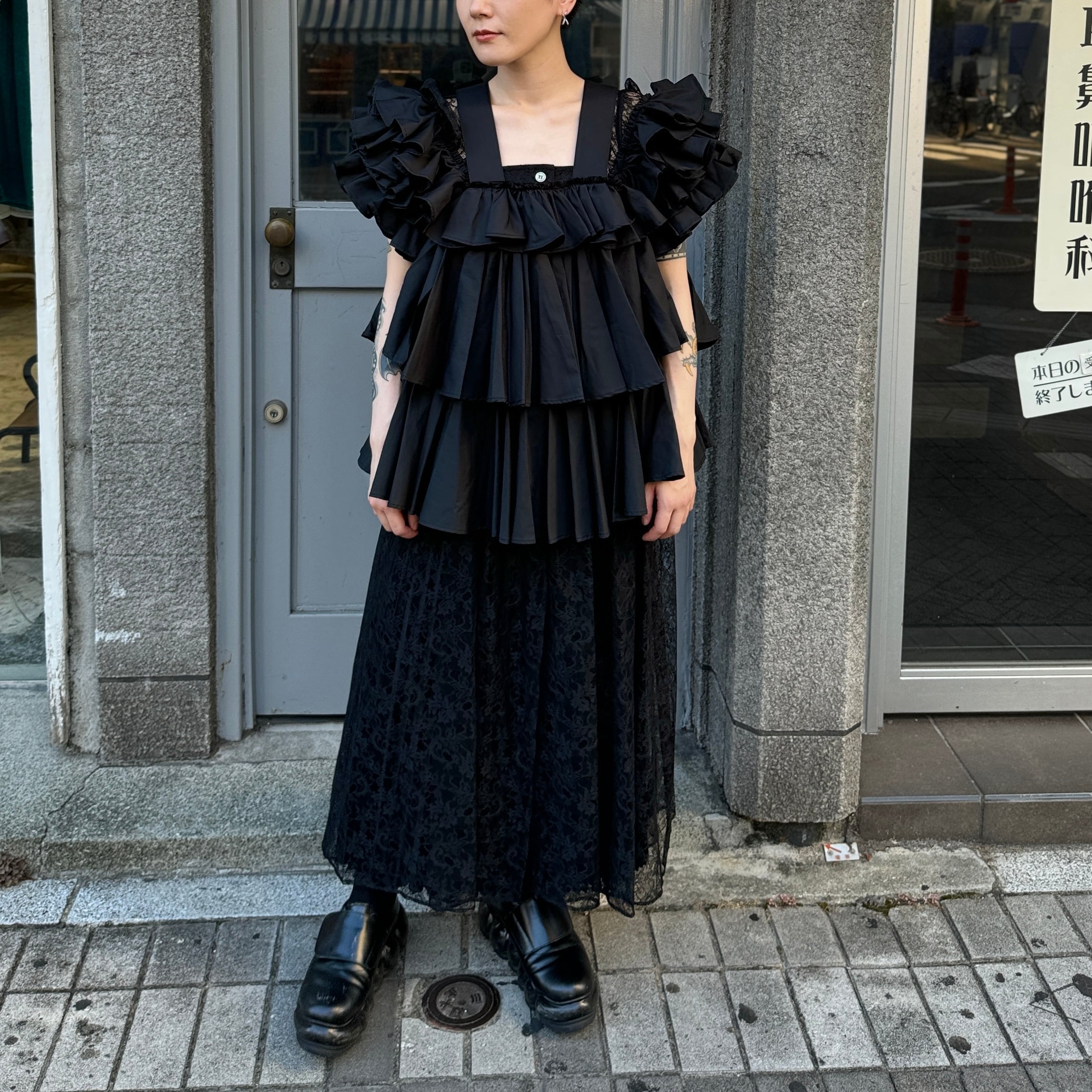 naokitomizuka / Ruffle camisole blouse / black | ふぁいん