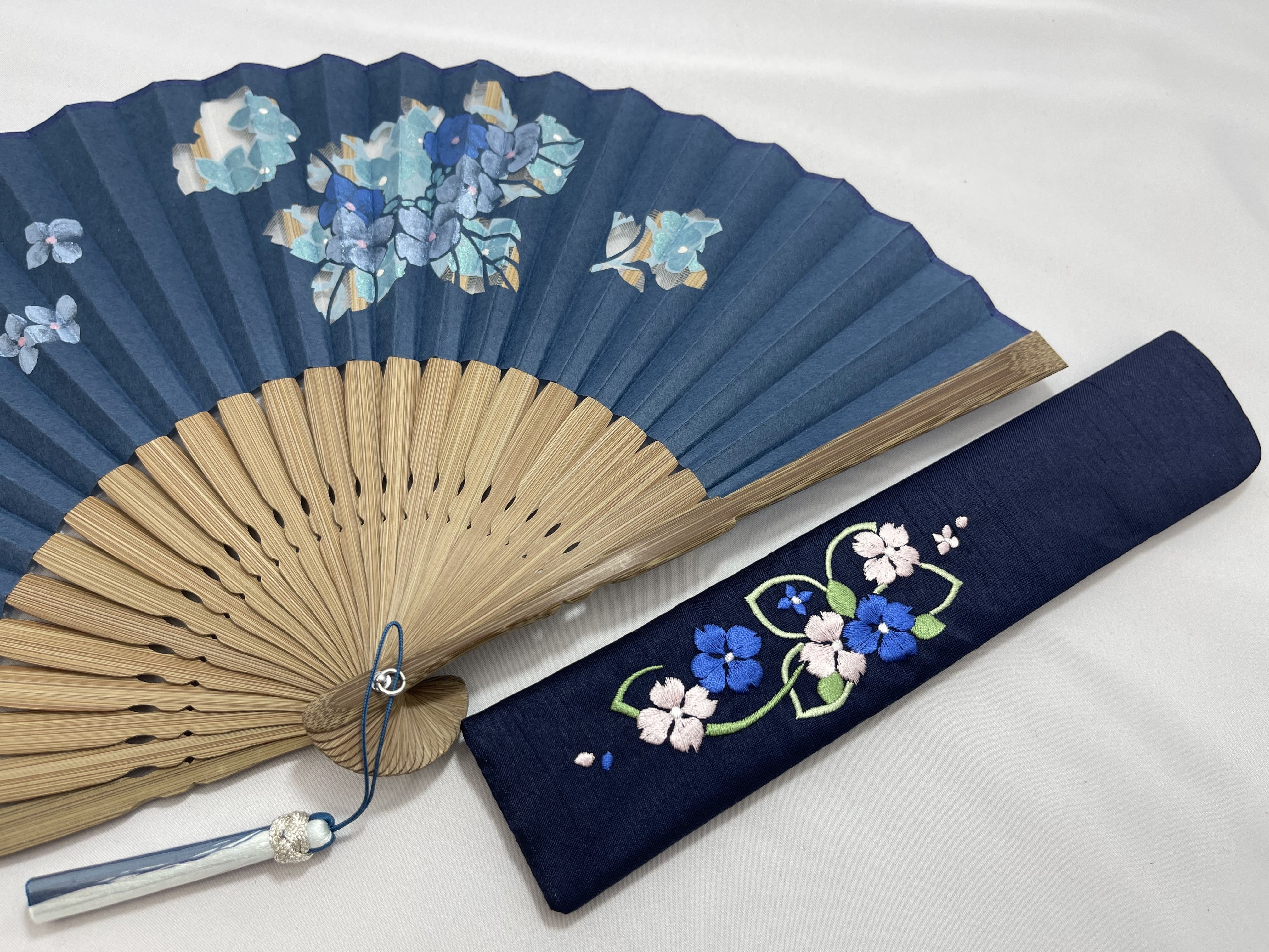 二重透かし彫扇 紗月-花- 紫陽花・紺 | 紗月扇 京都【オンライン