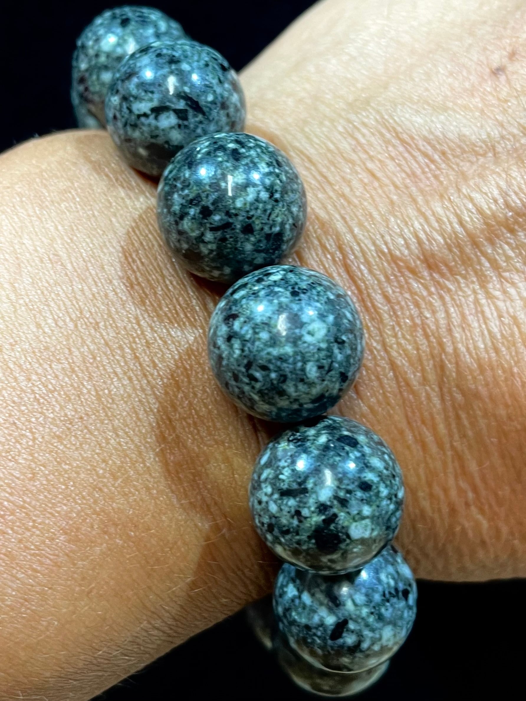 1) 霊石「遠野の石」16mmラウンドビーズ・ブレスレット | レムリアの太陽