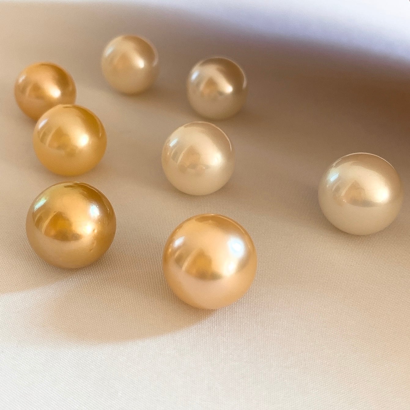 Aman様まとめ専用南洋白蝶真珠クリーム10.6㍉「三日月」ブローチBEN798