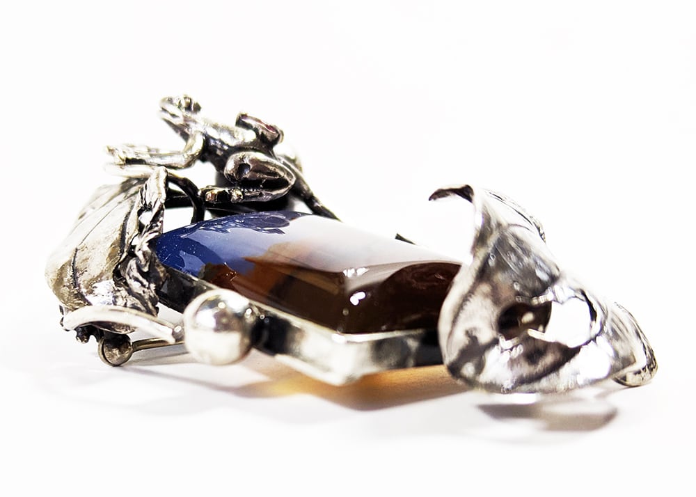 カエルジュエリー ピクチャーメノウ ルビーフロッグ シルバーブローチ