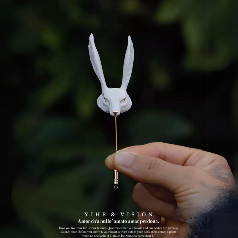 うさぎフェイスブローチ E00413 | EMMA GRAND