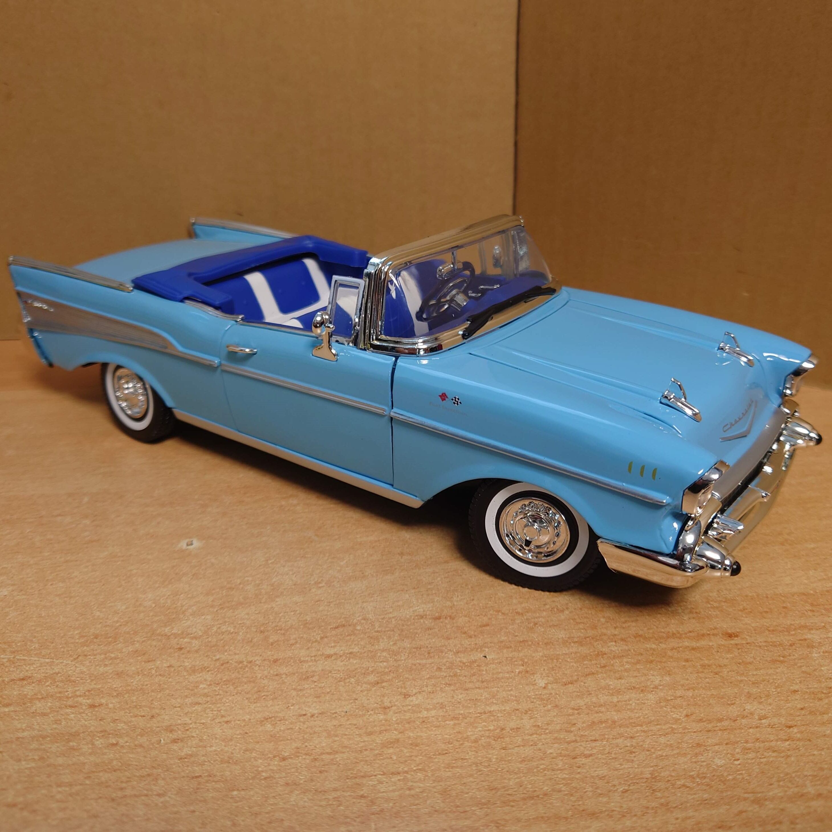 1/18 シボレーベルエアコンバーチブル 1957 Chevy Bel Air Convertible
