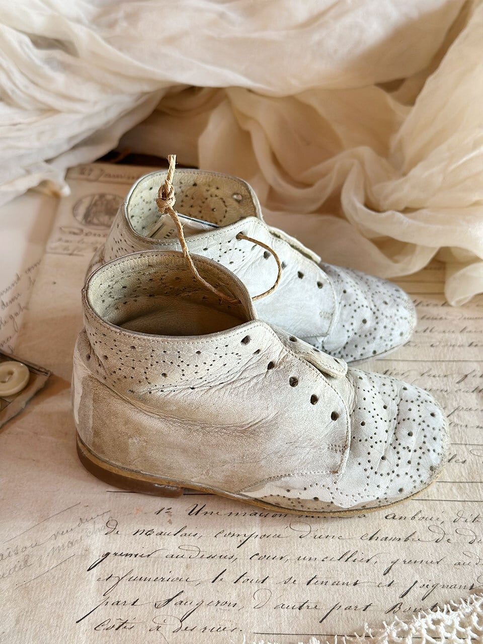 ベビーシューズ 子供靴 ホワイトペイント | Brocante de La Cocotte