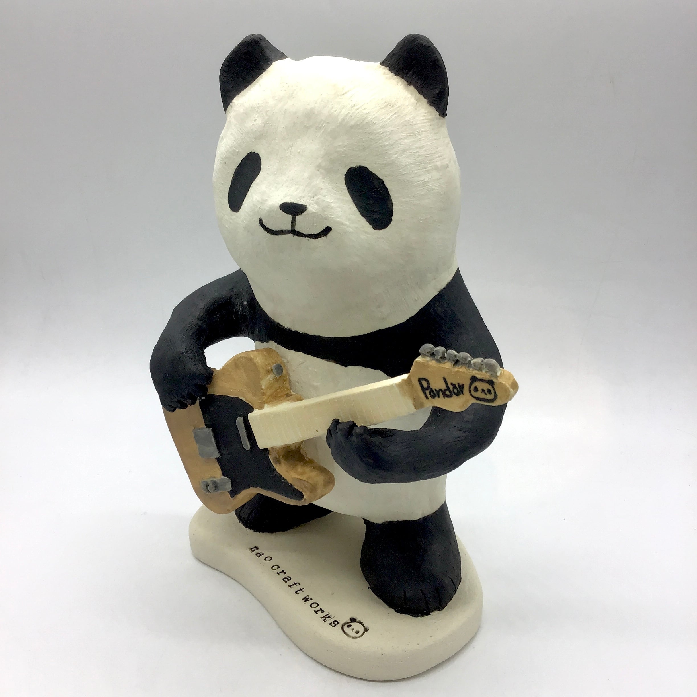 尚craftworks】立体作品 ギターパンダ（パンキャスター） | HOW HOUSE