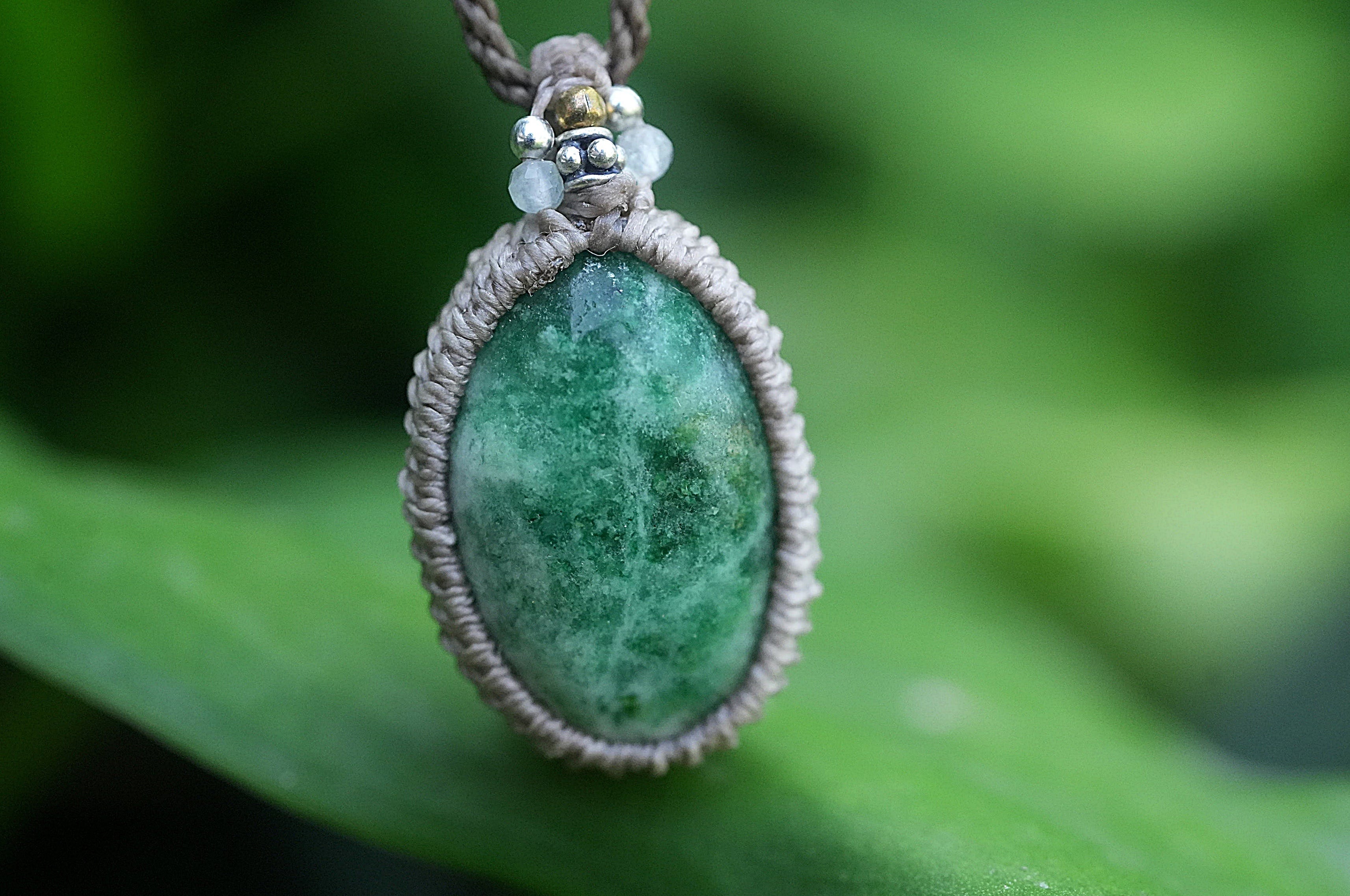 新緑 半貴石☆エメラルド☆マクラメネックレス 1807 | Funky garuda