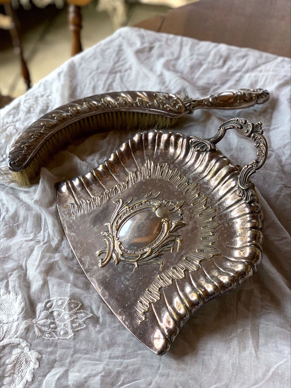 シルバーカラーダストパン ロカイユ装飾 パンくず取り テーブルブラシ