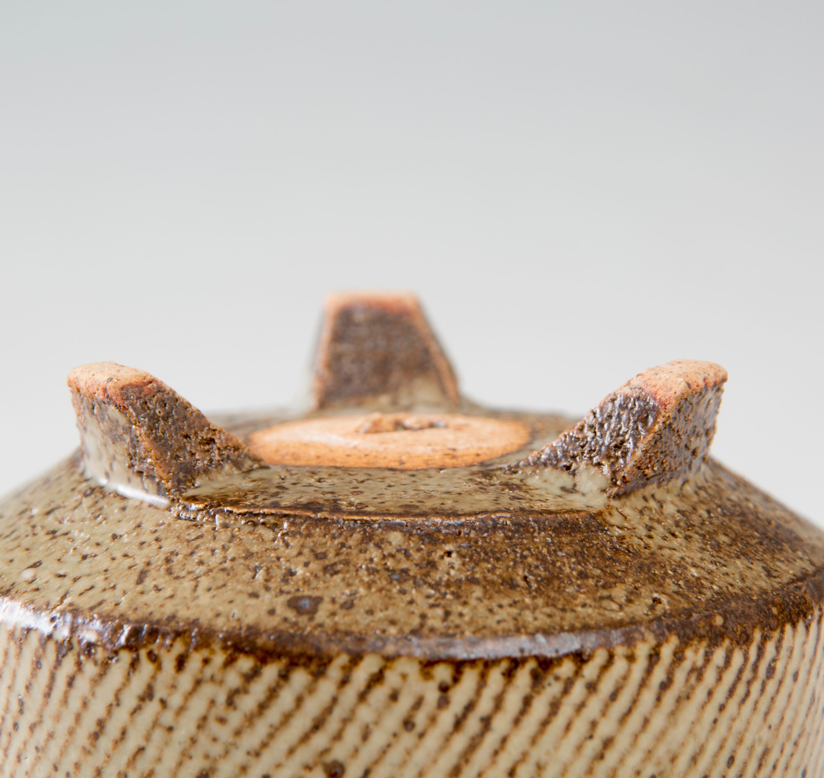 人間国宝】島岡達三 地釉象嵌 唐草文角皿 (径28cm)