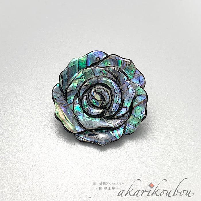 ブローチ・ピンブローチ | 漆と螺鈿のアクセサリー・紅里工房