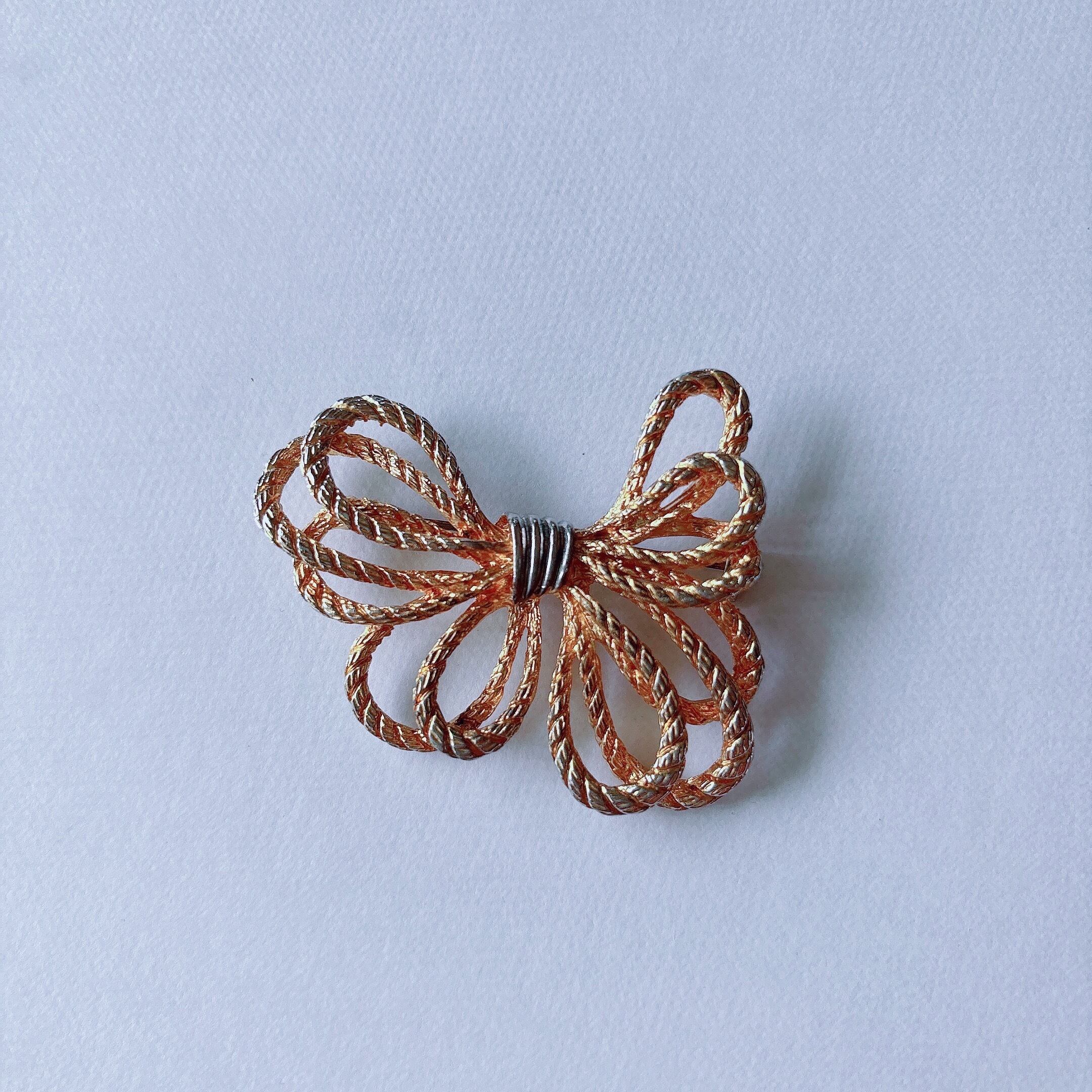 Vintage gold tone ribbon brooch ヴィンテージ ゴールドトーン リボン
