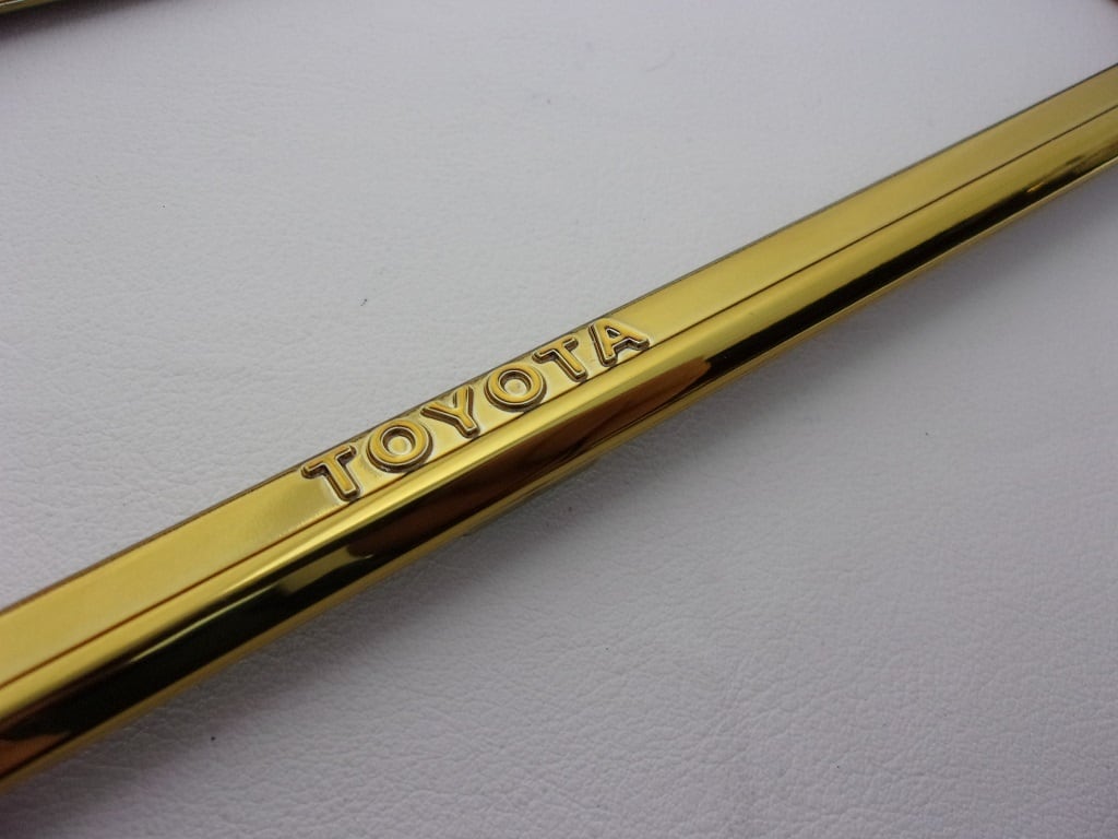 ご自分で取付けできます 封印簡単】トヨタ純正ナンバーフレーム