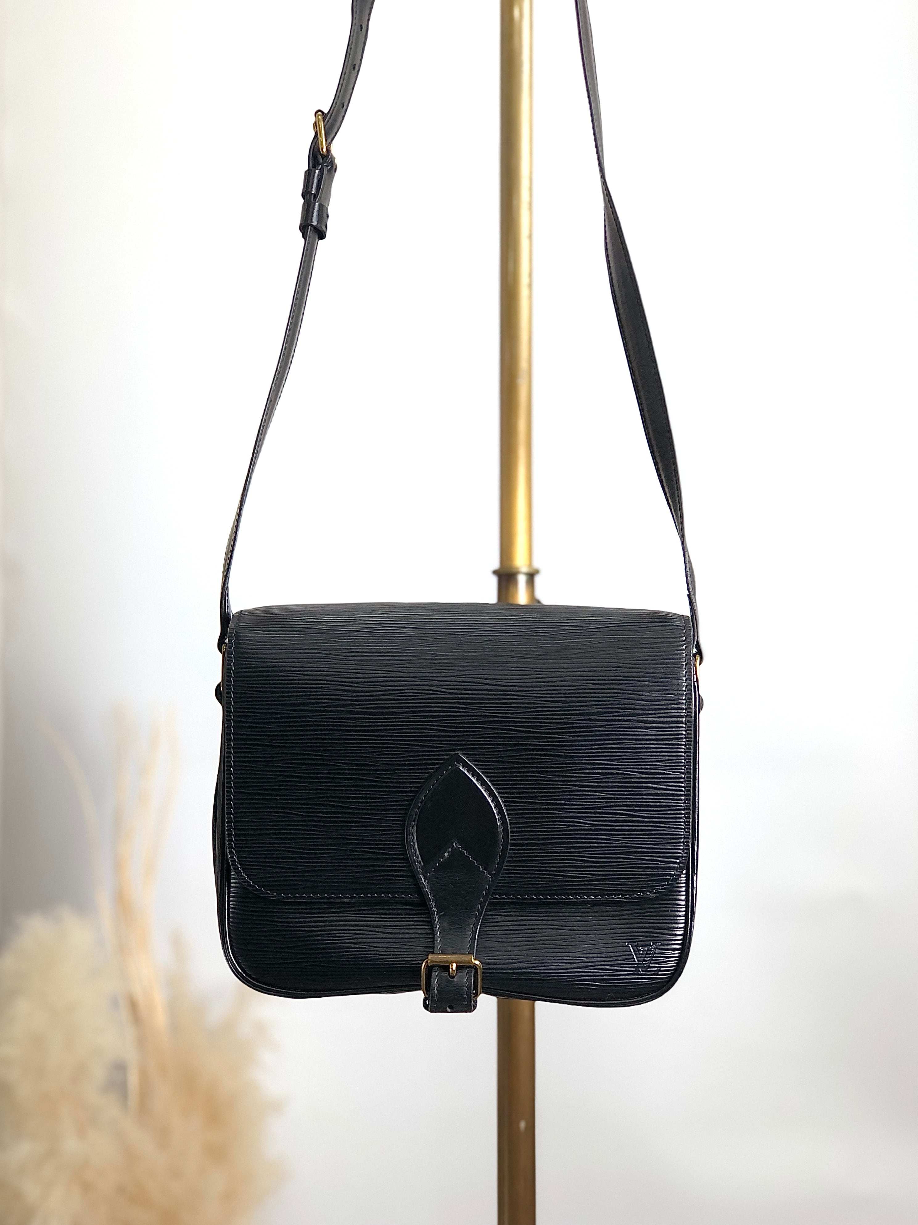 LOUIS VUITTON ルイヴィトン エピ ショルダーバッグ ブラック レザー