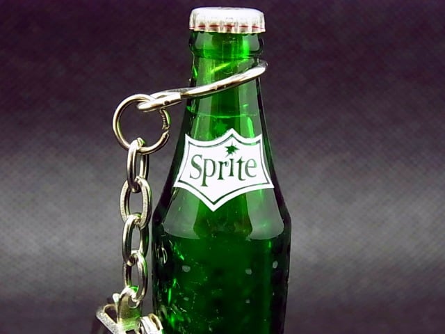 スプライト キーチェーン付きミニボトル | レトロ・スタイル