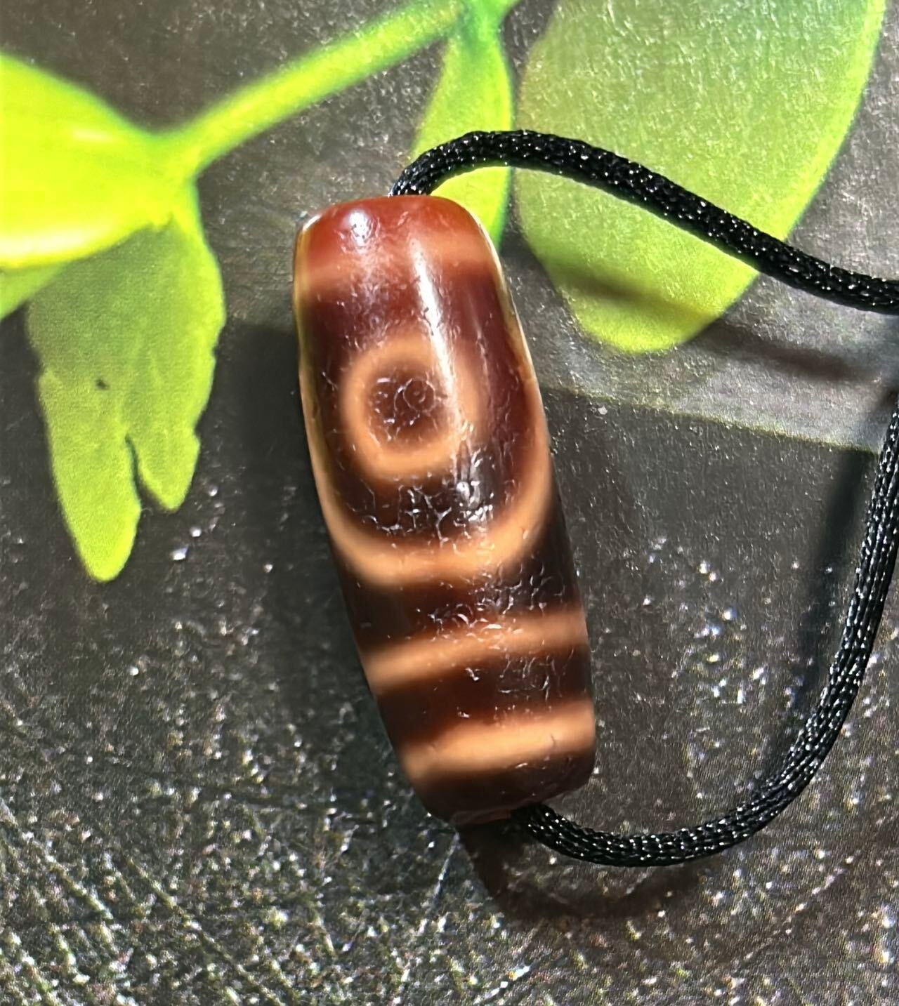 天珠 黒朱砂 六眼 チベット 天珠ワールドNo.d10 三眼 朱砂紅