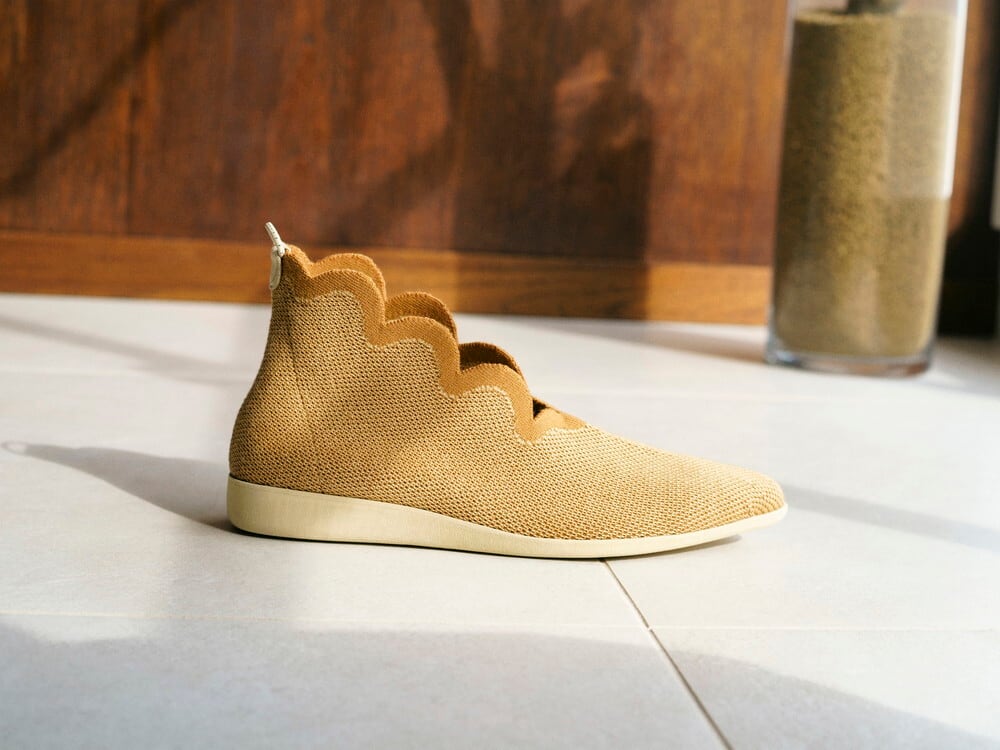 pointedboots-SCALLOP / CAMEL | Offen