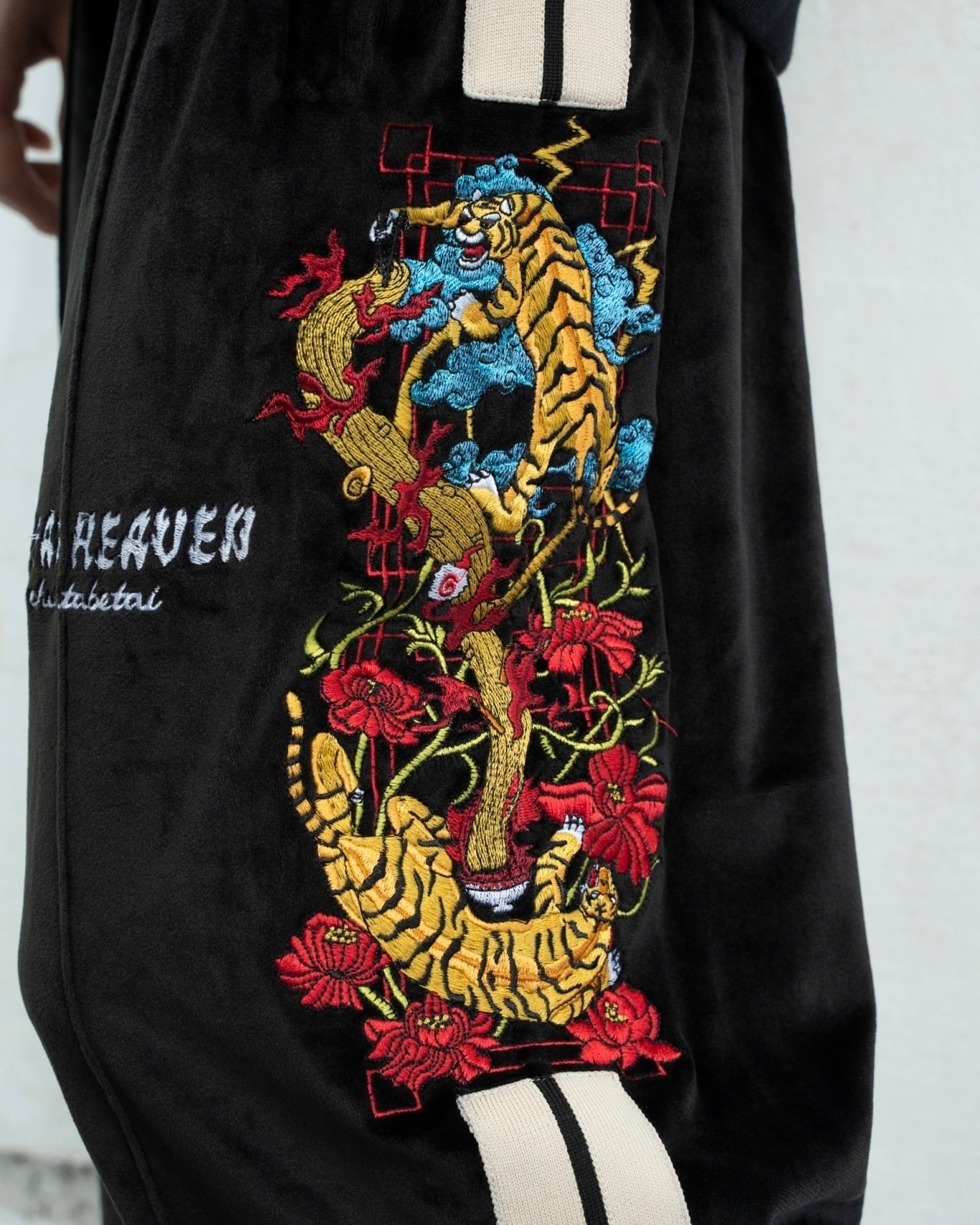 Tiger track pants/Black | チュウカタベタイ