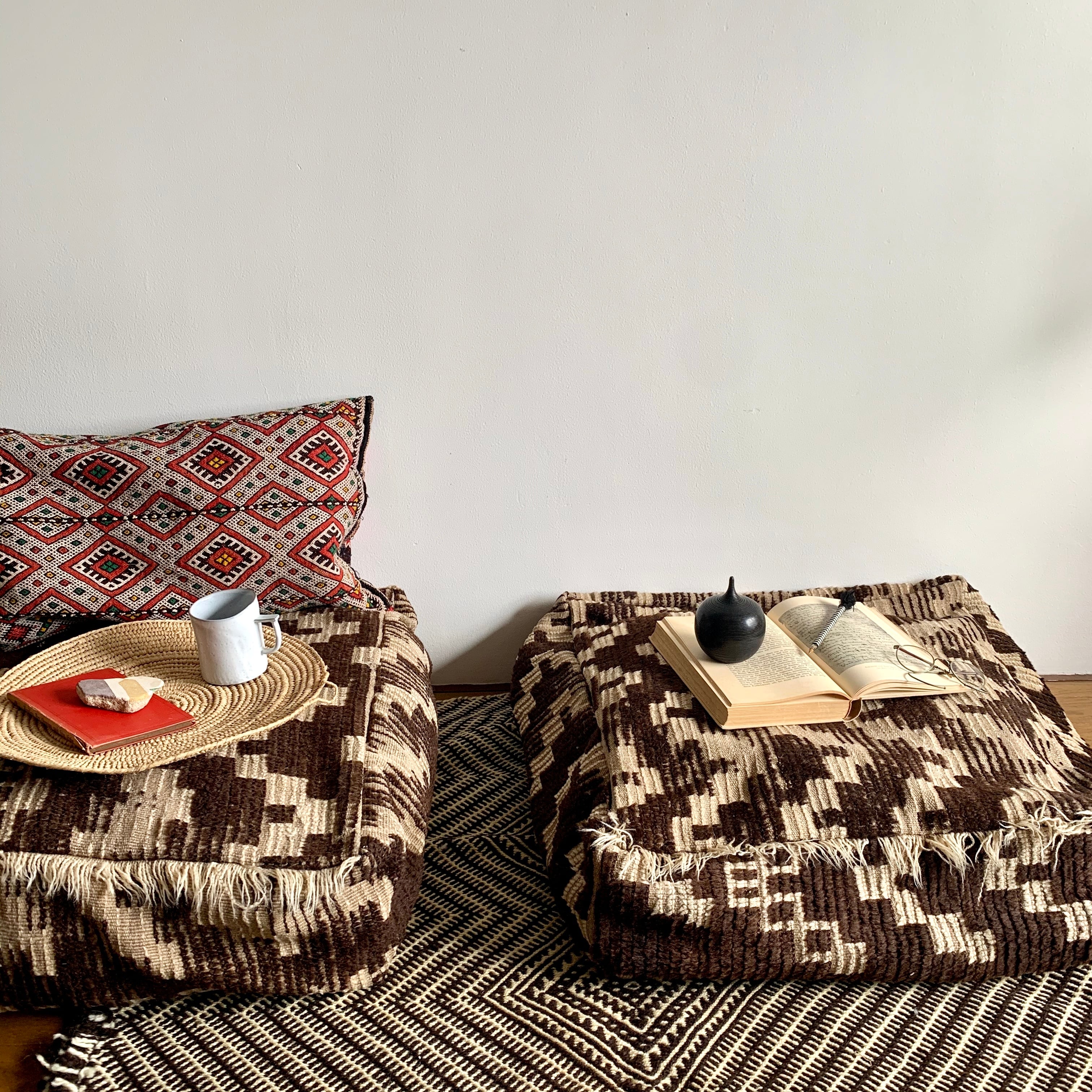 オールドラグをリメイクしたプフ | モロッコの暮らしと手しごと