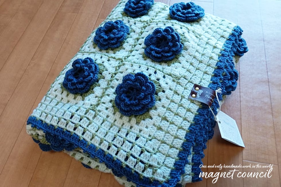 バラモチーフのブランケット（ブルー） | ハンドメイド雑貨magnet council