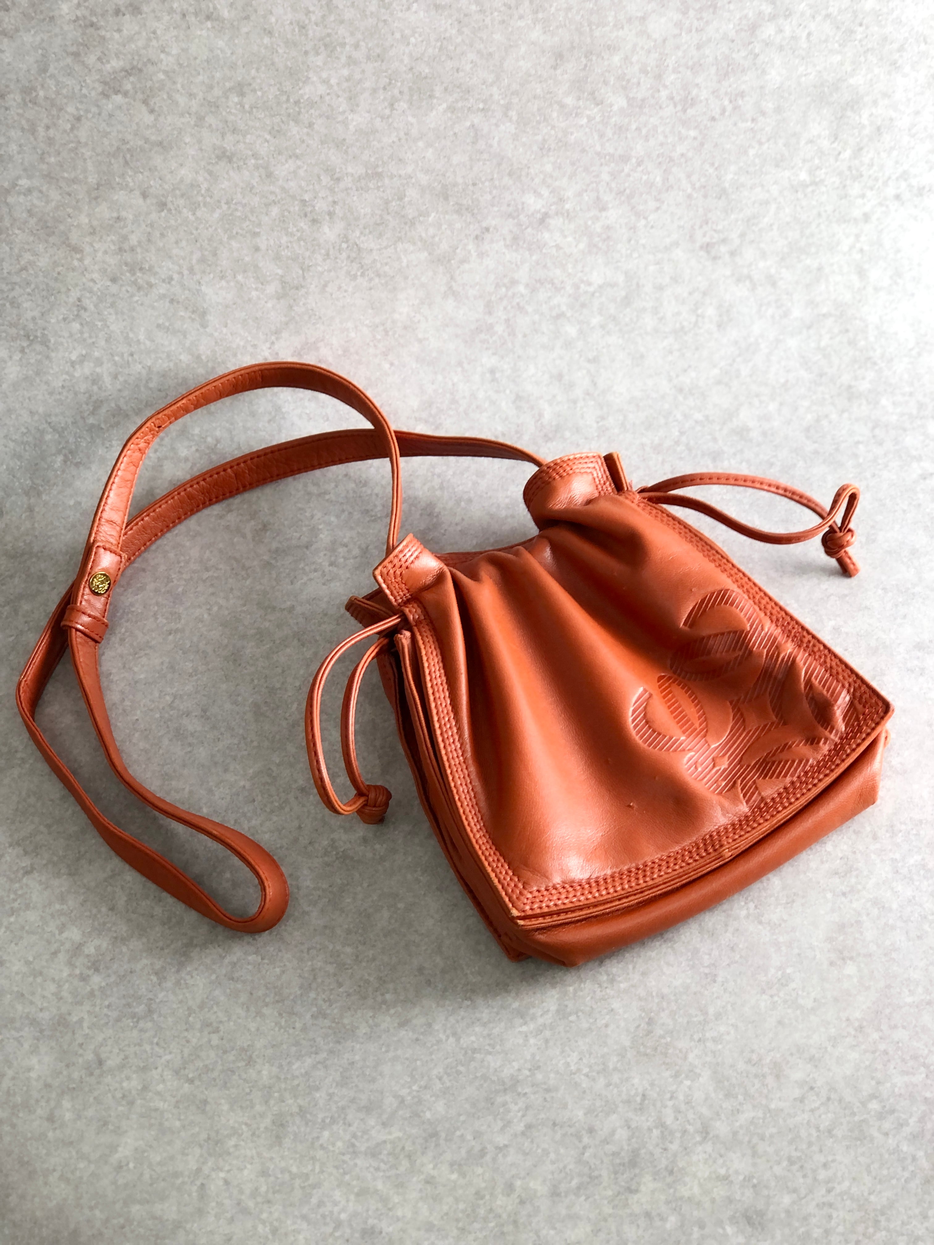 LOEWE ロエベ アナグラム ショルダーバッグ ブラウン レザー 巾着