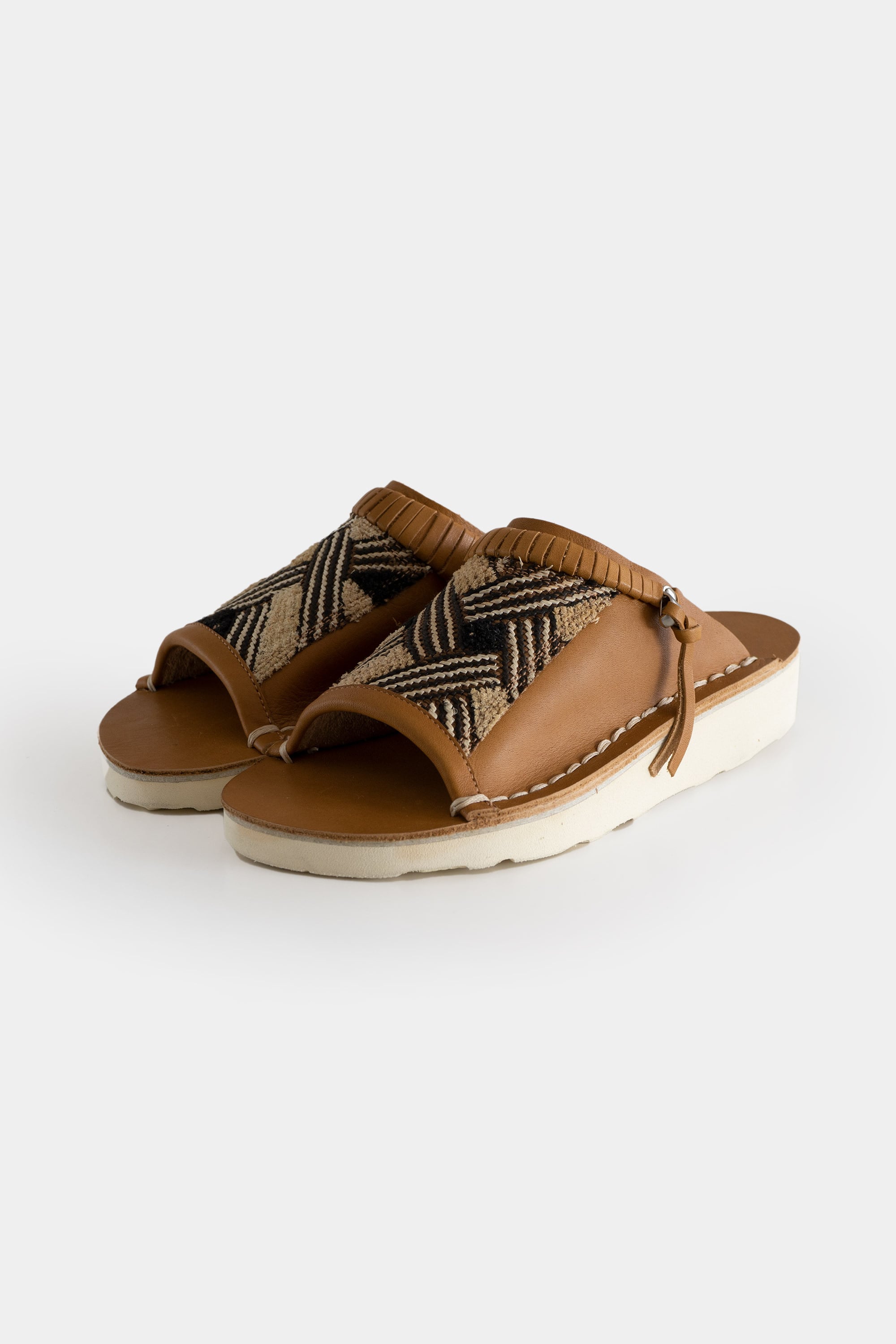 WONDER FULL LIFE - Kuba Sandal クバ布 サンダル Camel | ROUND ROBIN