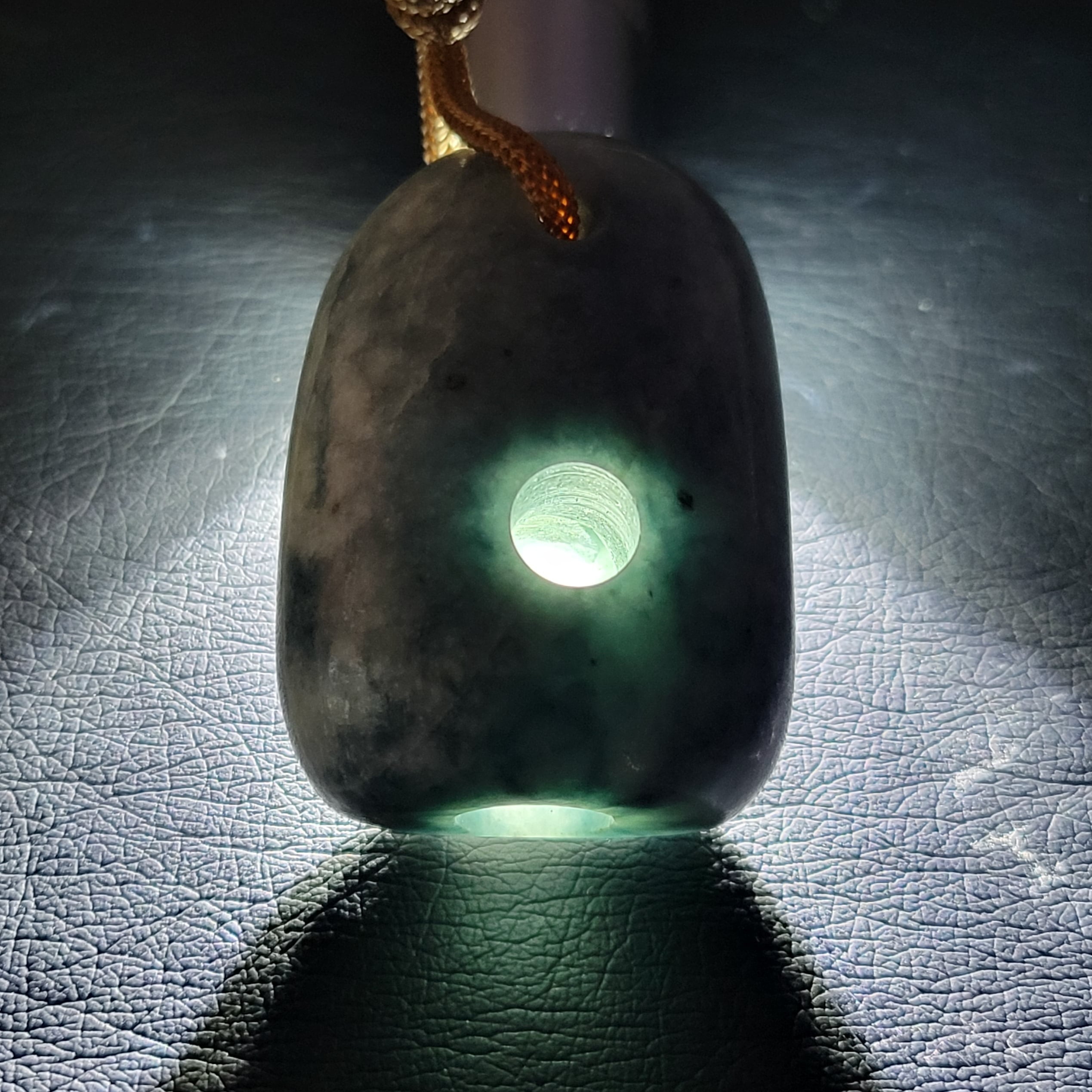 糸魚川翡翠:石笛 BIB0040 | 糸魚川翡翠工芸家 赤羽可行BASE