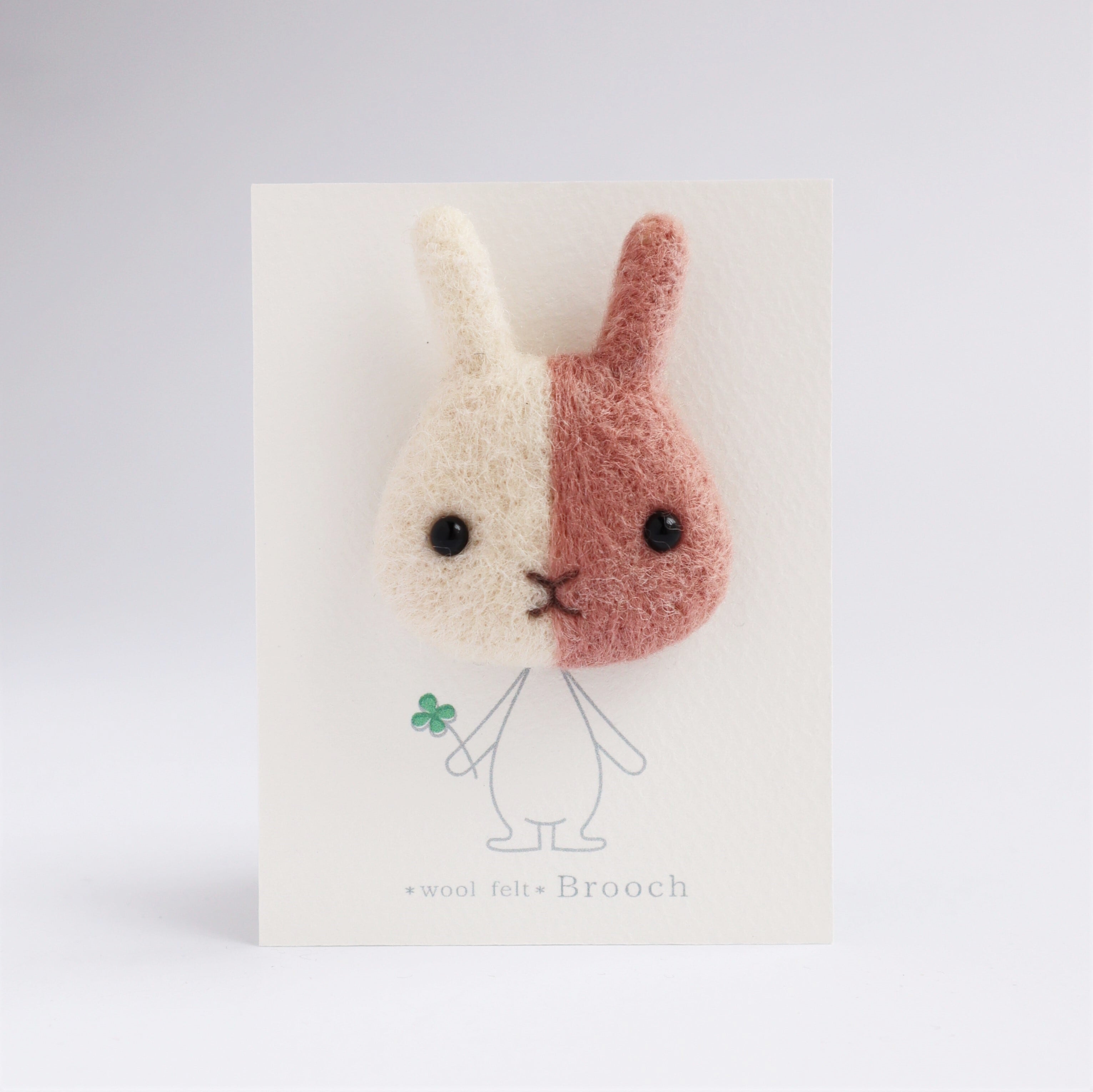 羊毛フェルトブローチ ウサギフェイス2color 白×くすみピンク | 羊毛