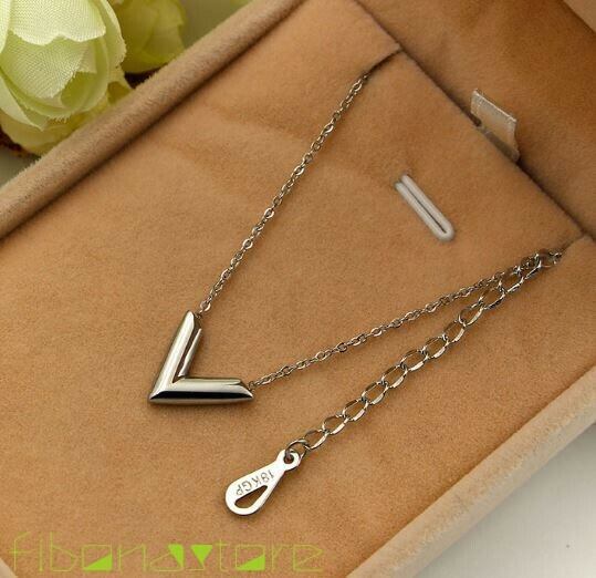 V字 ネックレス レディース アクセサリー 大人気 おしゃれ ゴールド