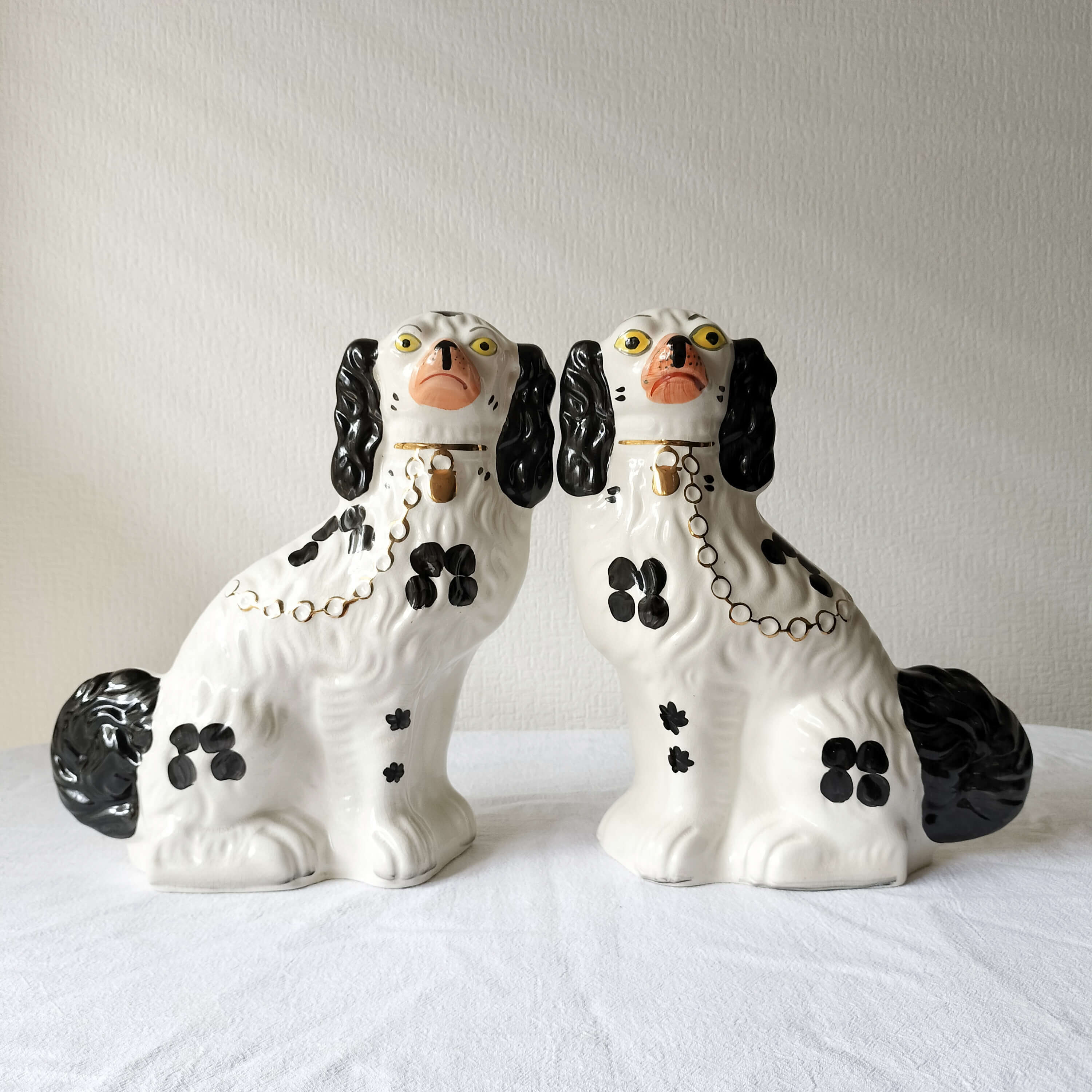 英国 スタッフォードシヤードッグ 2体 プードル大 24センチ 【公式通販】