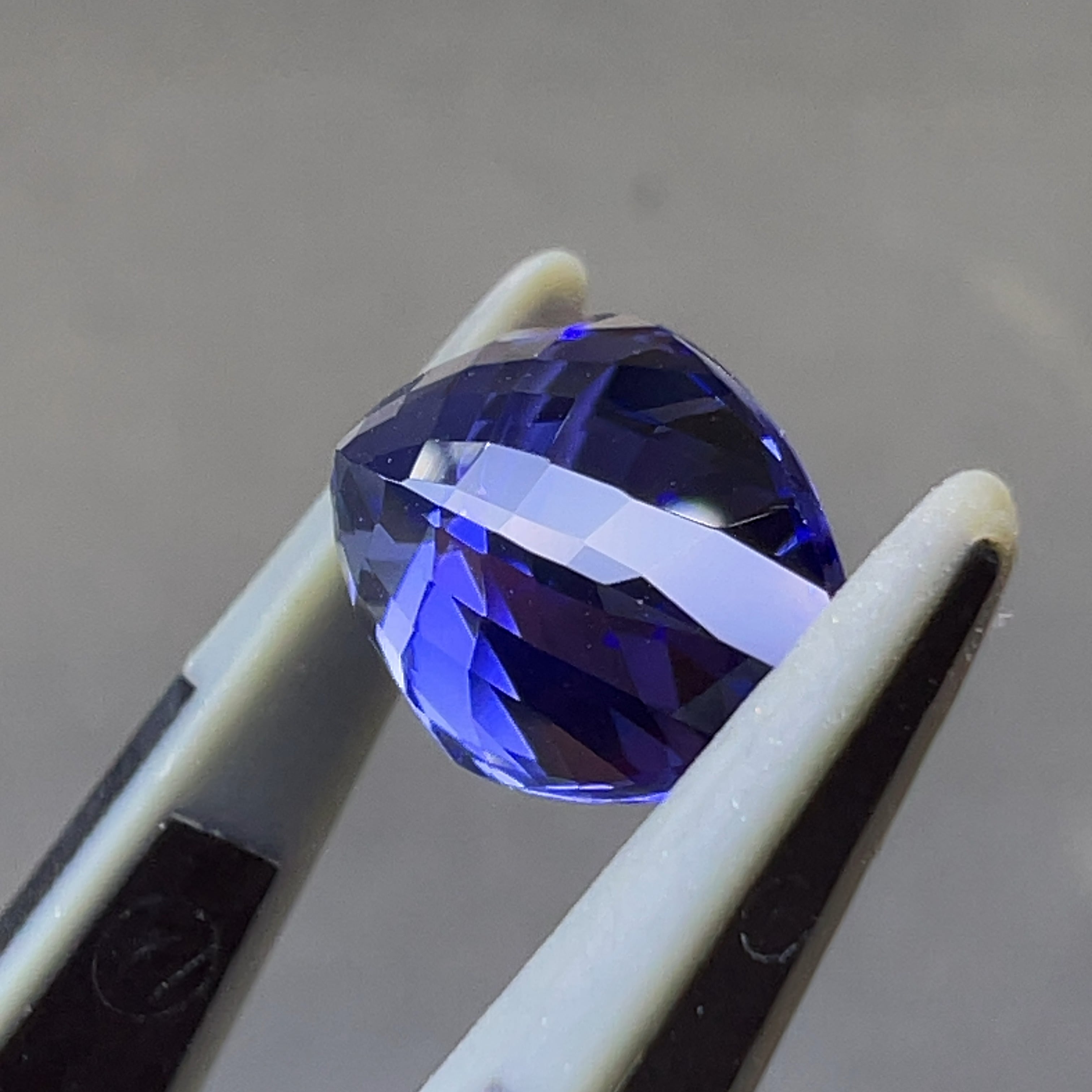 タンザナイト 4.49ct 13.11mm×8.56mm ペアシェイプ ルース トップ