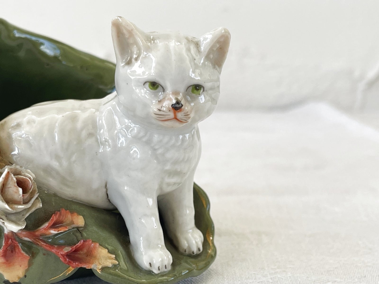 フランス アンティーク 白猫 ネコ 陶器 貝殻 | GM ANTIQUES