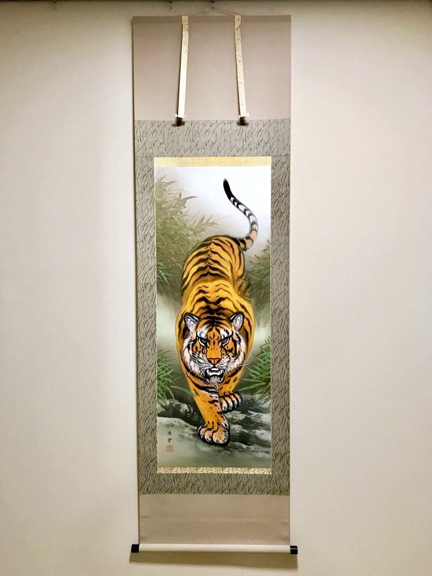 中島清堂「猛虎」 掛軸（尺五立） | 吉村唐木店 WEBSHOP