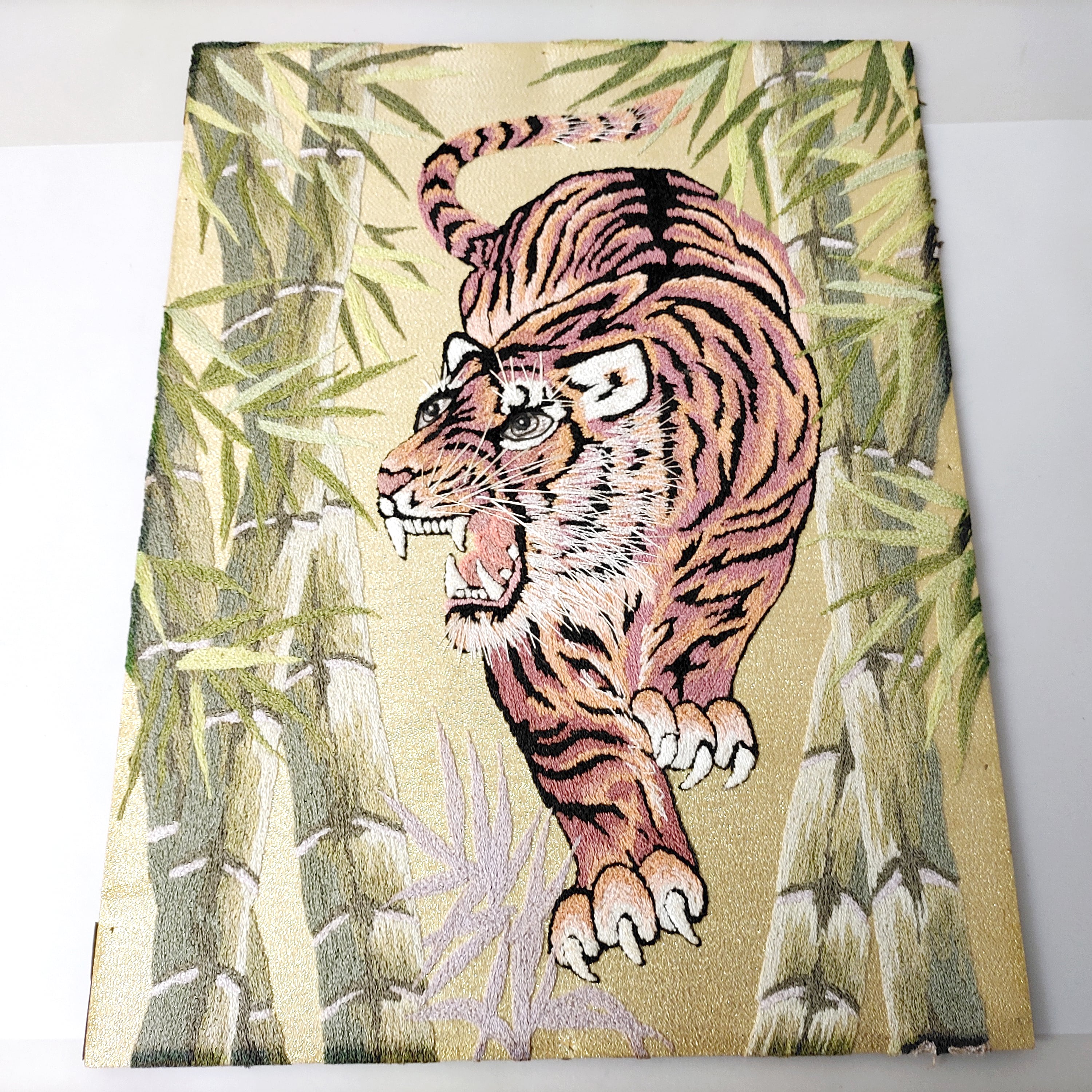 刺繍絵・刺繍画・虎・額縁・壁飾り・No.230316-06・梱包サイズ140