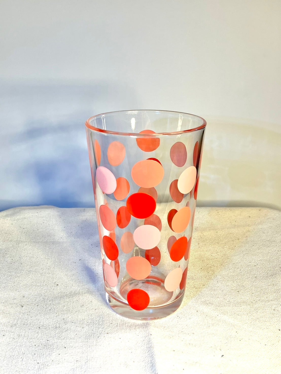 赤い水玉模様のグラス｜ちょっと大きめ！カラフルでレトロかわいい
