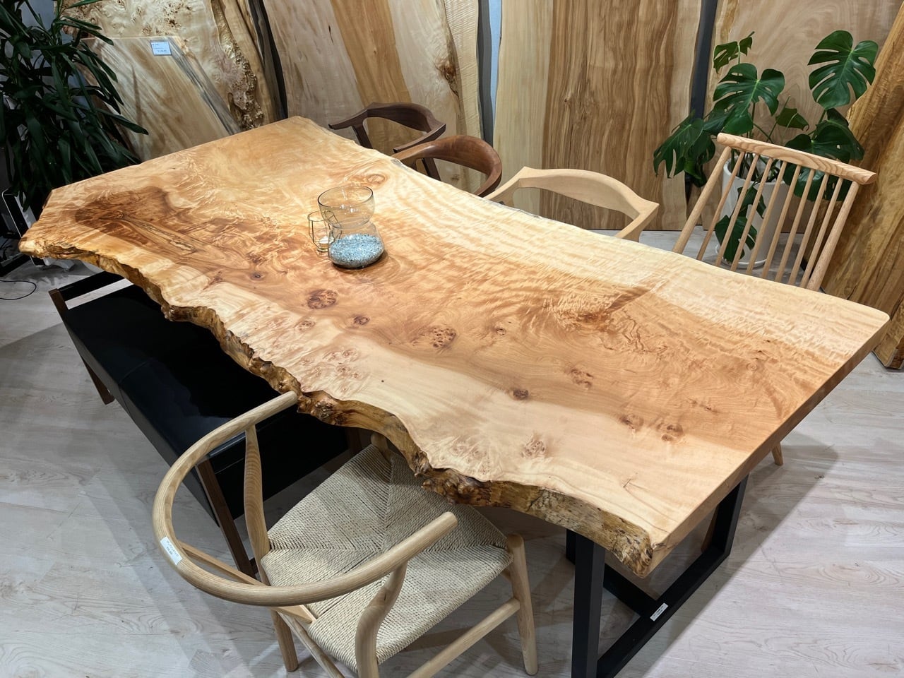 栃（トチ） 全面杢 一枚板 2500×850-980-1060×50 221352 | 千年家具