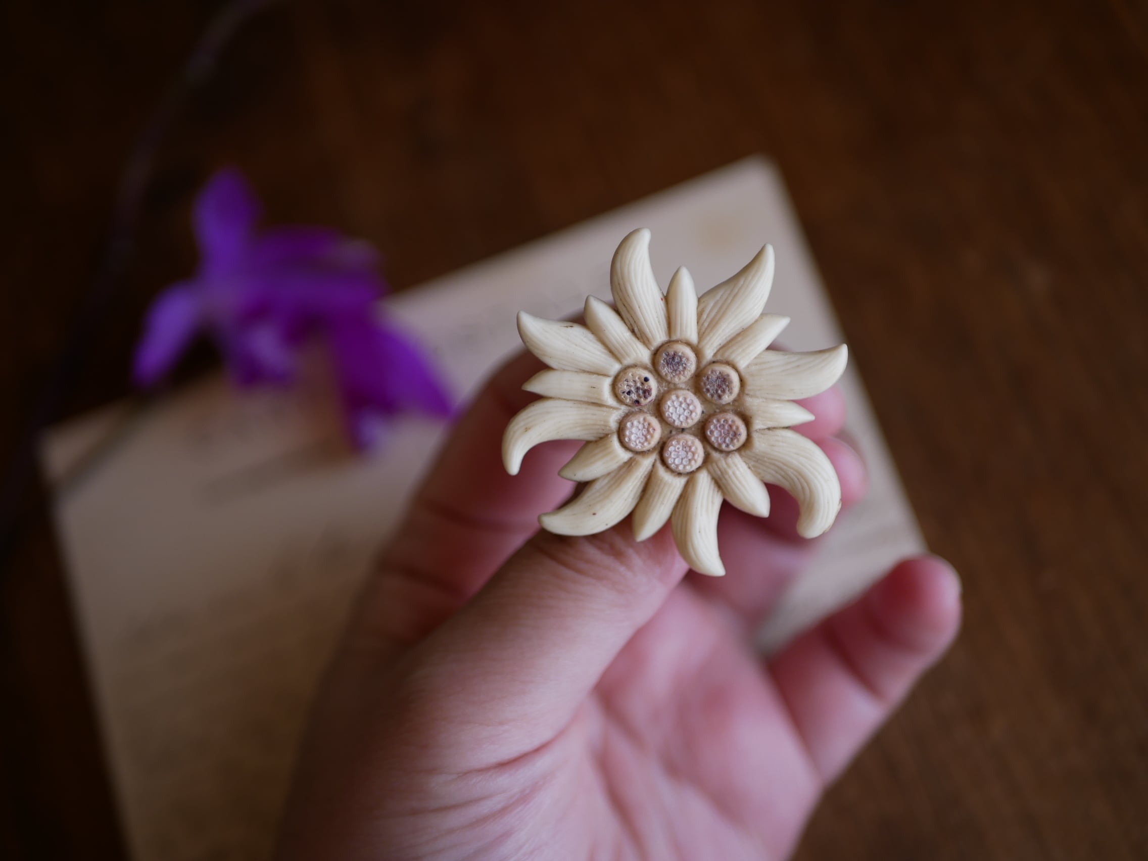 エーデルワイス アンティークブローチ ブロカントのある暮らし