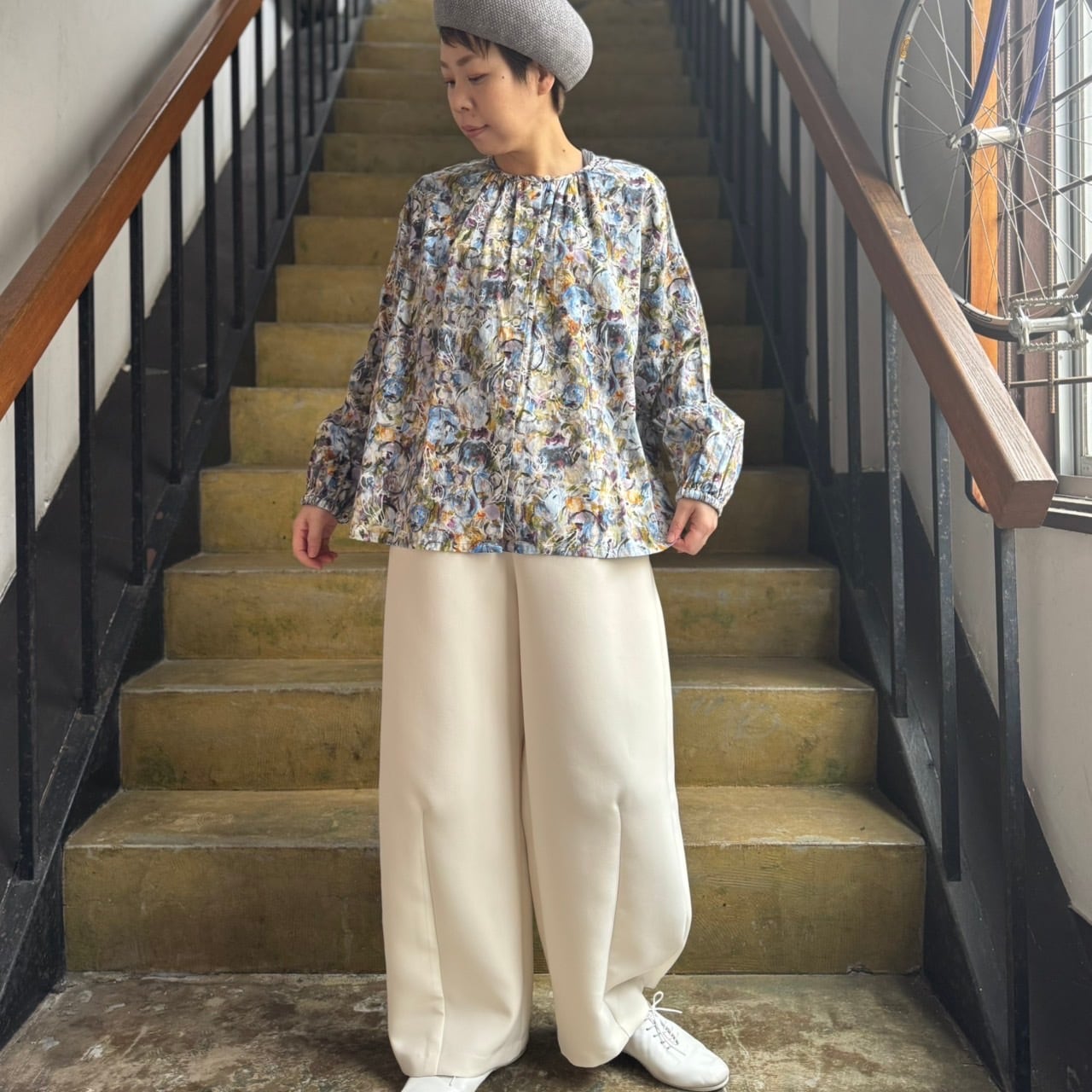 l'atelier du savon - 春の香りの水彩プリント ブラウス | clever elephant