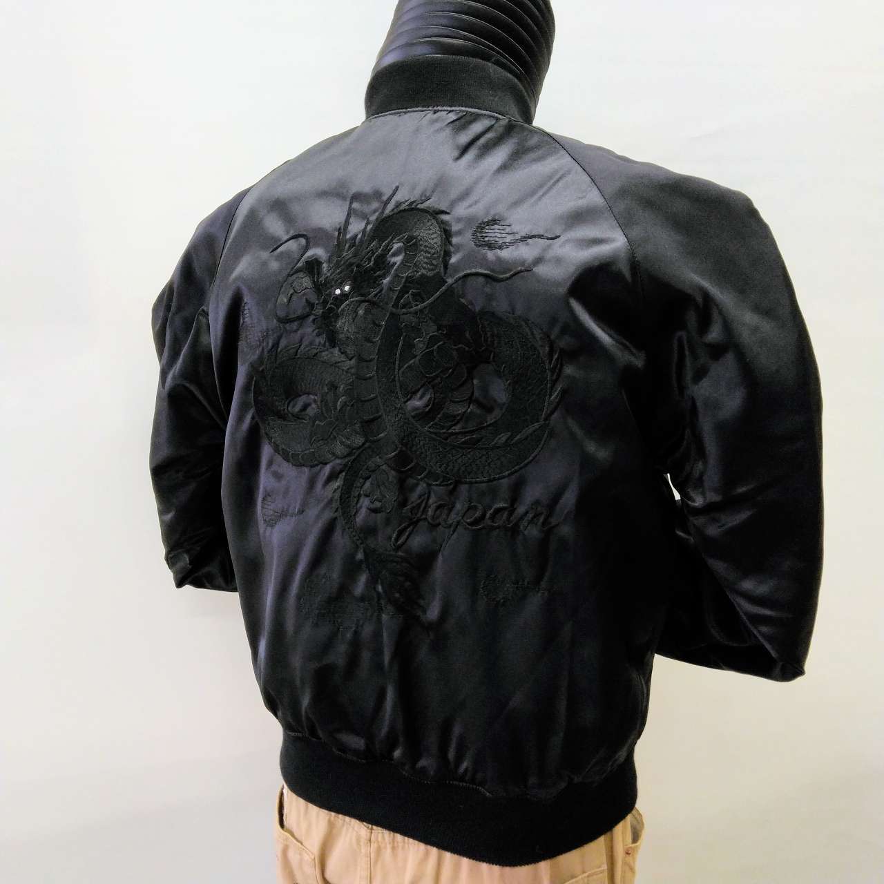 サテン 黒龍刺繍 スカジャン 黒×黒 L LL Embroidered jumper (SUKAJYAN