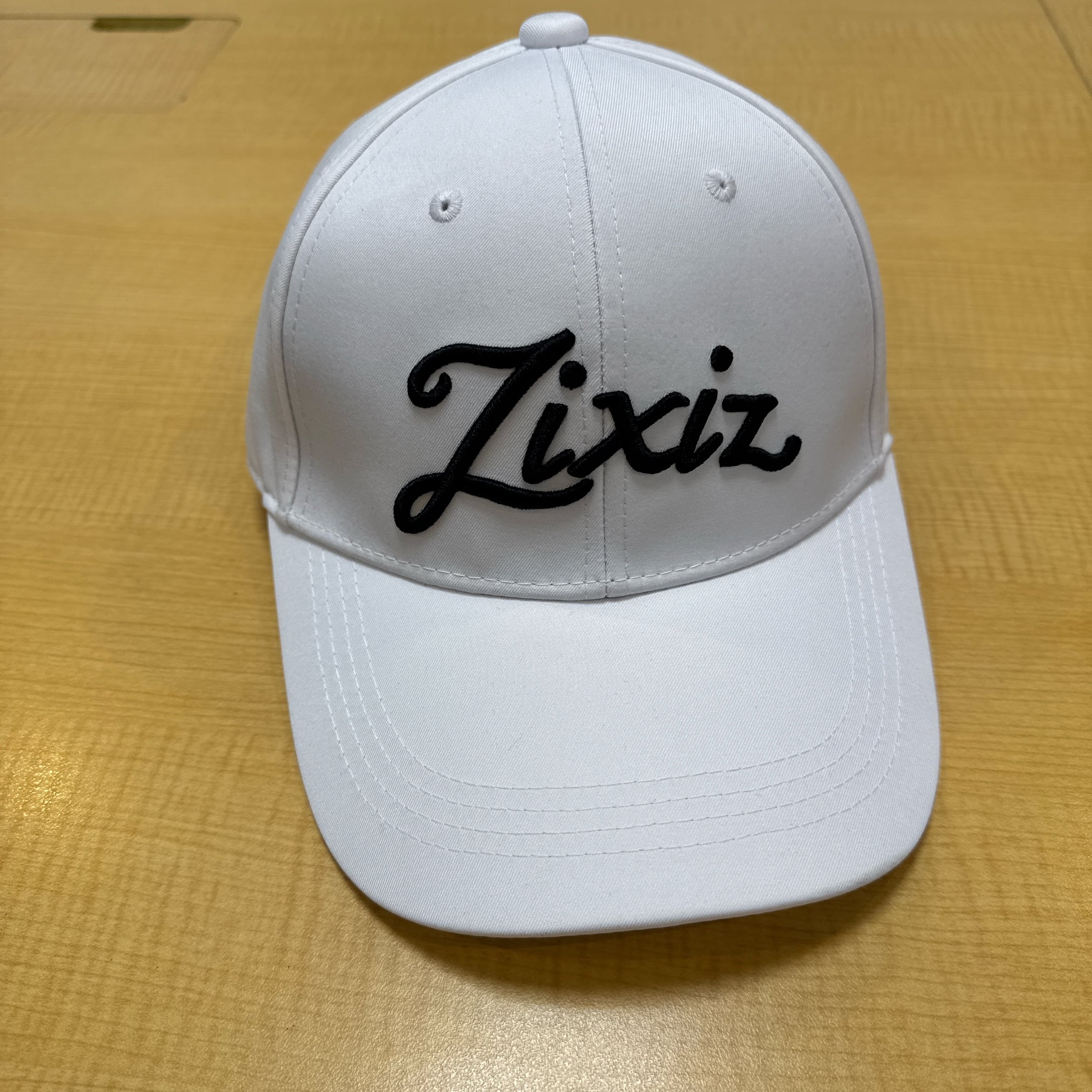 新型刺繍ZIXIZのキャップ3色展開、新型刺繍（ブラック・ホワイト