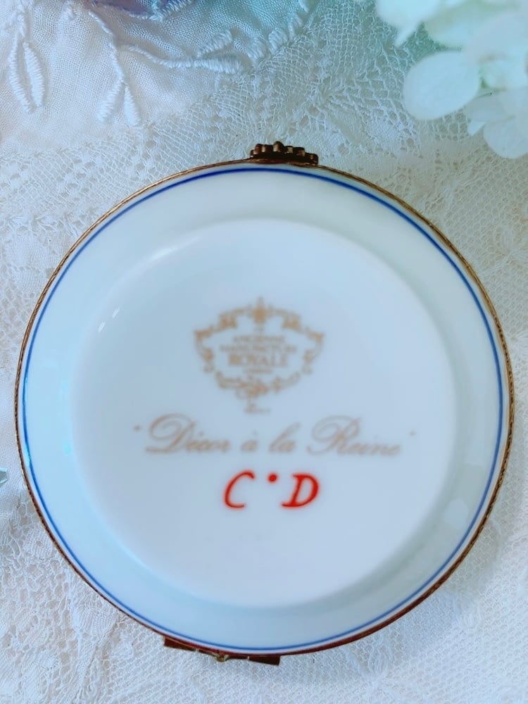 フランスロイヤルリモージュ 手描きの薔薇柄 ピルケース | AntiqueRose