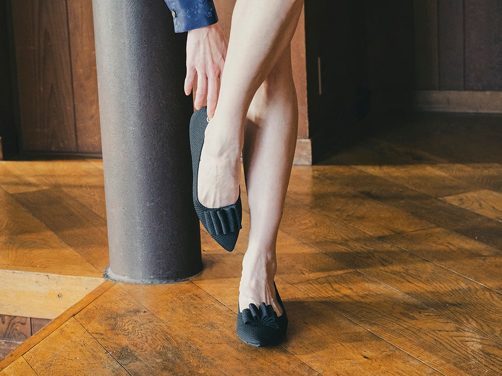 pointed-CURLS / BLACK | Offen