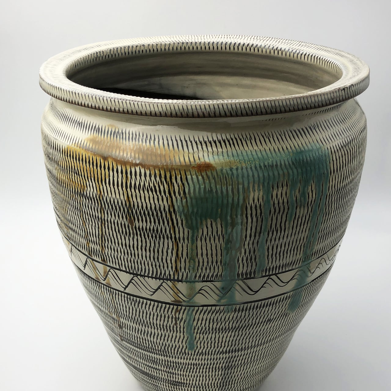 陶器】縄文土器のような模様の傘立て 陶器】縄文土器のような模様の傘