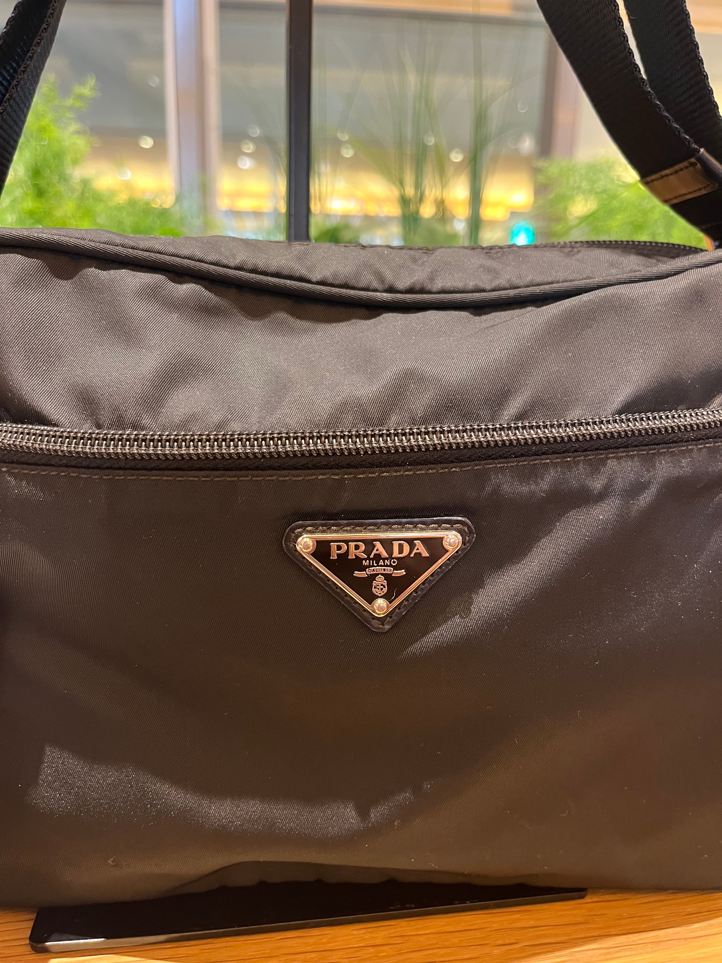1352 90's VINTAGE PRADA ナイロン 三角プレートショルダーバック