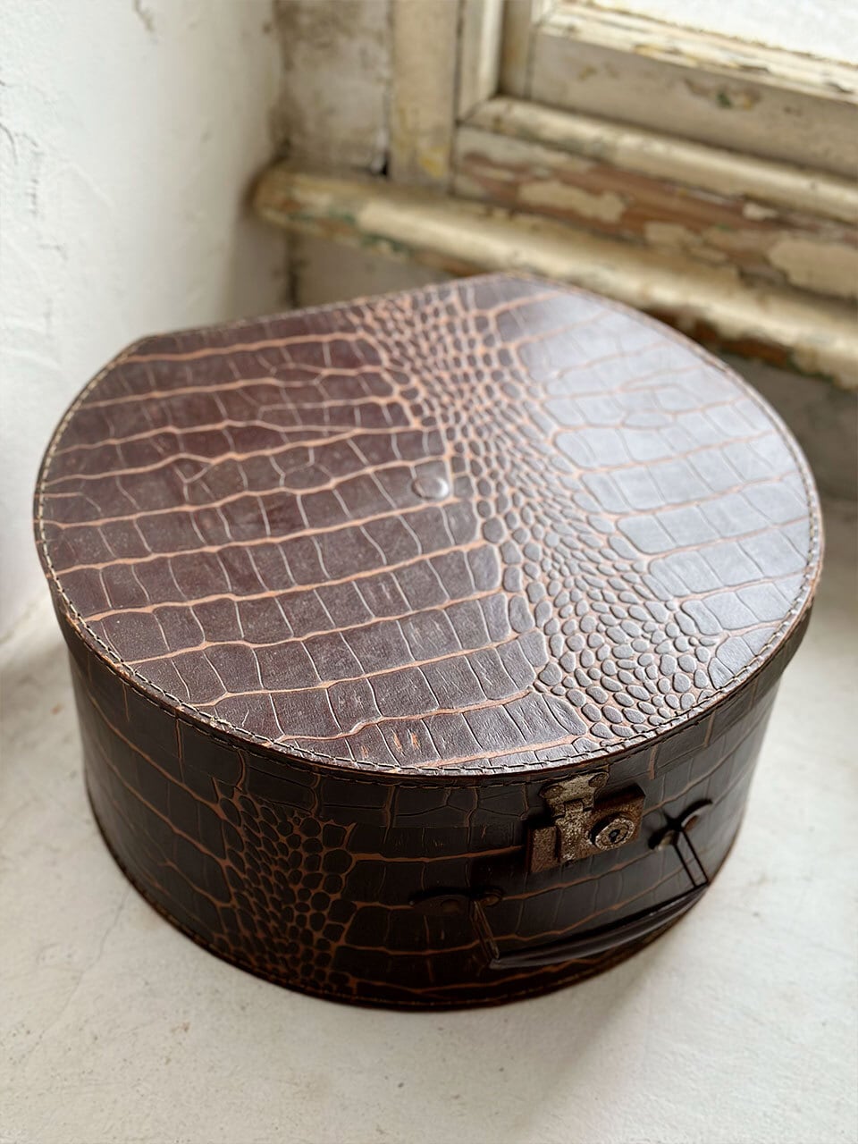 ハットボックス ブラウン クロコダイル型押し柄 紙製 | Brocante de La