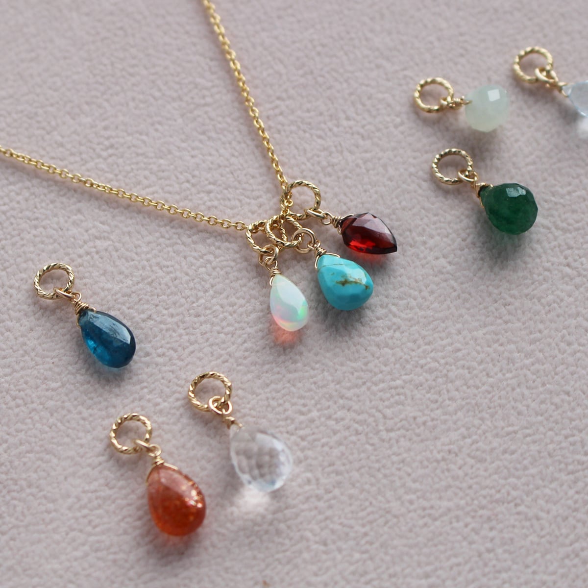 24種類の天然石から3つのチャームが選べる✨ペンダント＆チャーム