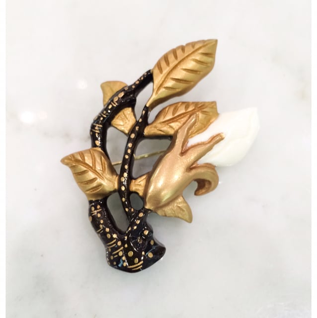 18】AKIO MORI 珊瑚と金彩のブローチ ヴィンテージ レア 18】AKIO MORI