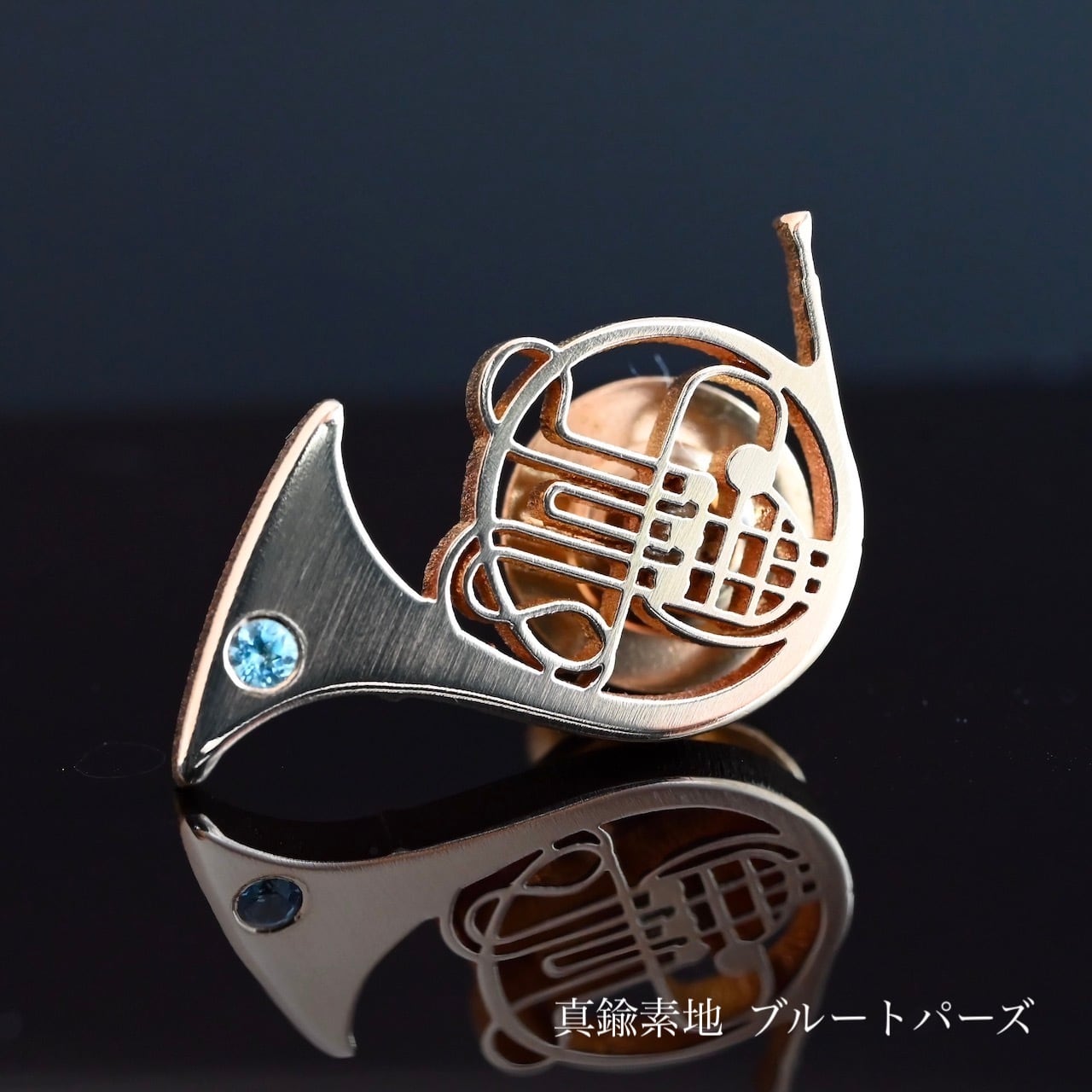 Swarovski ホルン型ブローチ Swarovski ホルン型ブローチ