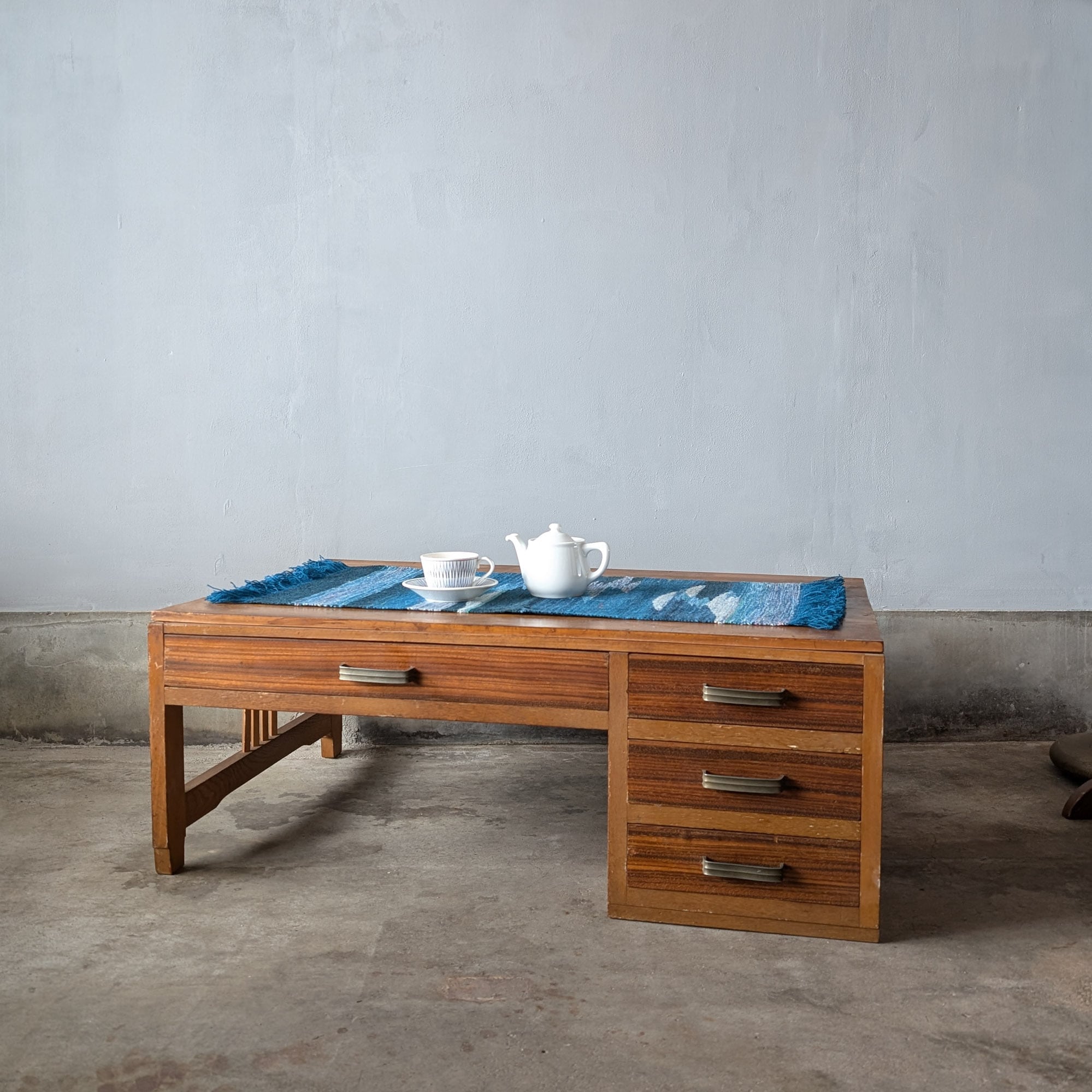 昭和中頃〜後期ぐらいに作られた大きめな机 作業台 ワークデスク